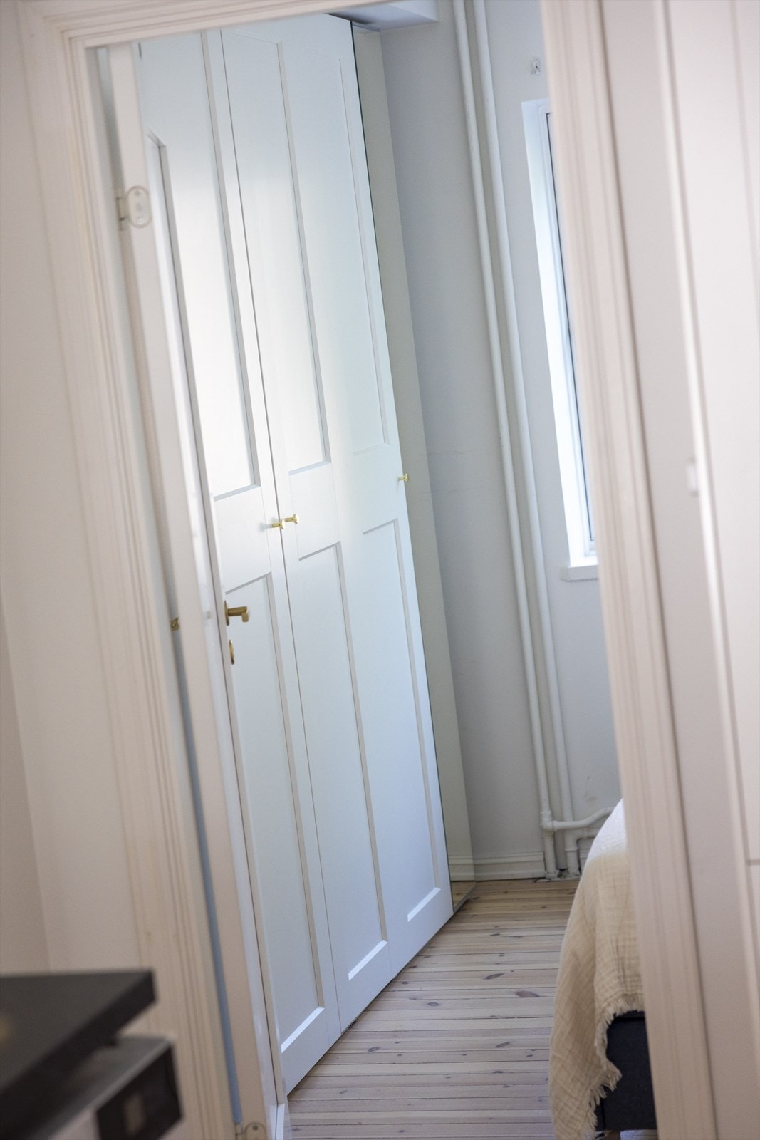 God plass til oppbevaring i garderobeskap. Galleribilde