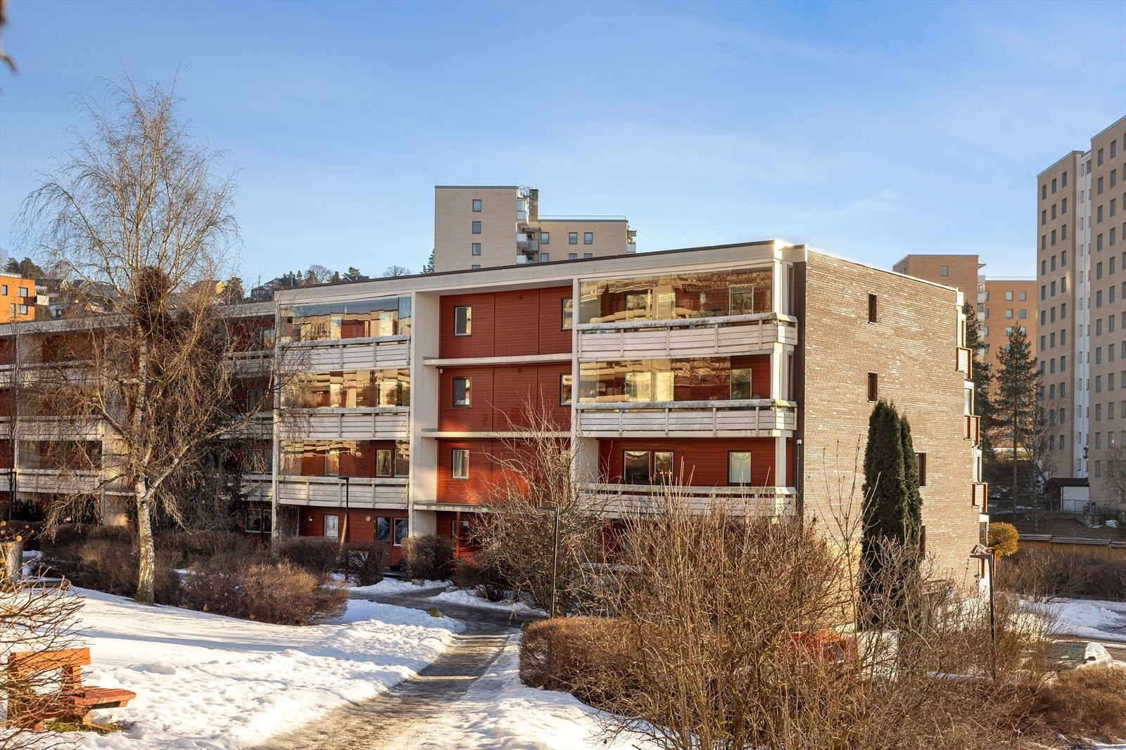 Med boligen følger fast garasjeplass med EL-lader (ny i 2022). Galleribilde