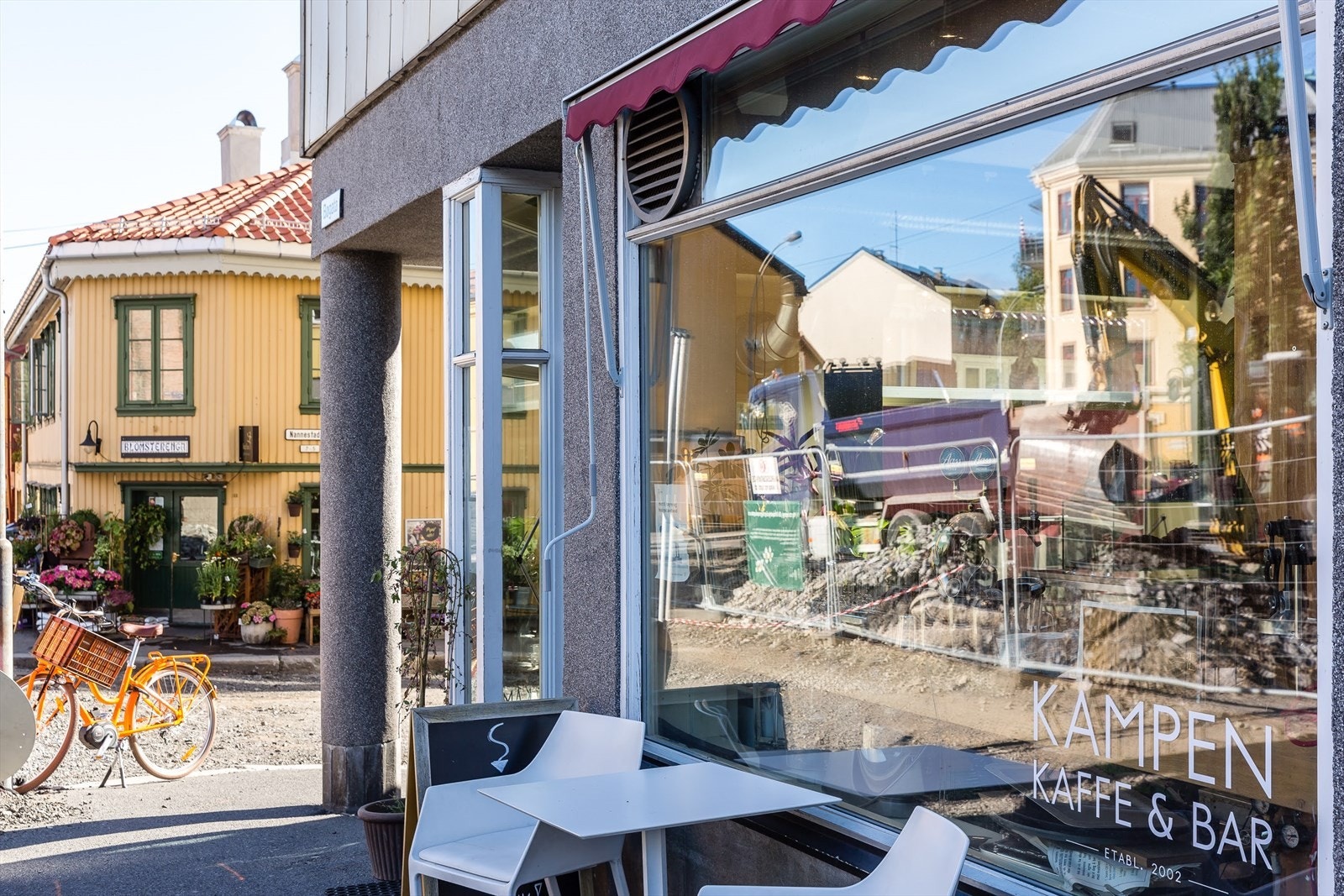 Her finnes et godt tilbud av blant annet kaféer og restauranter m.m. Galleribilde