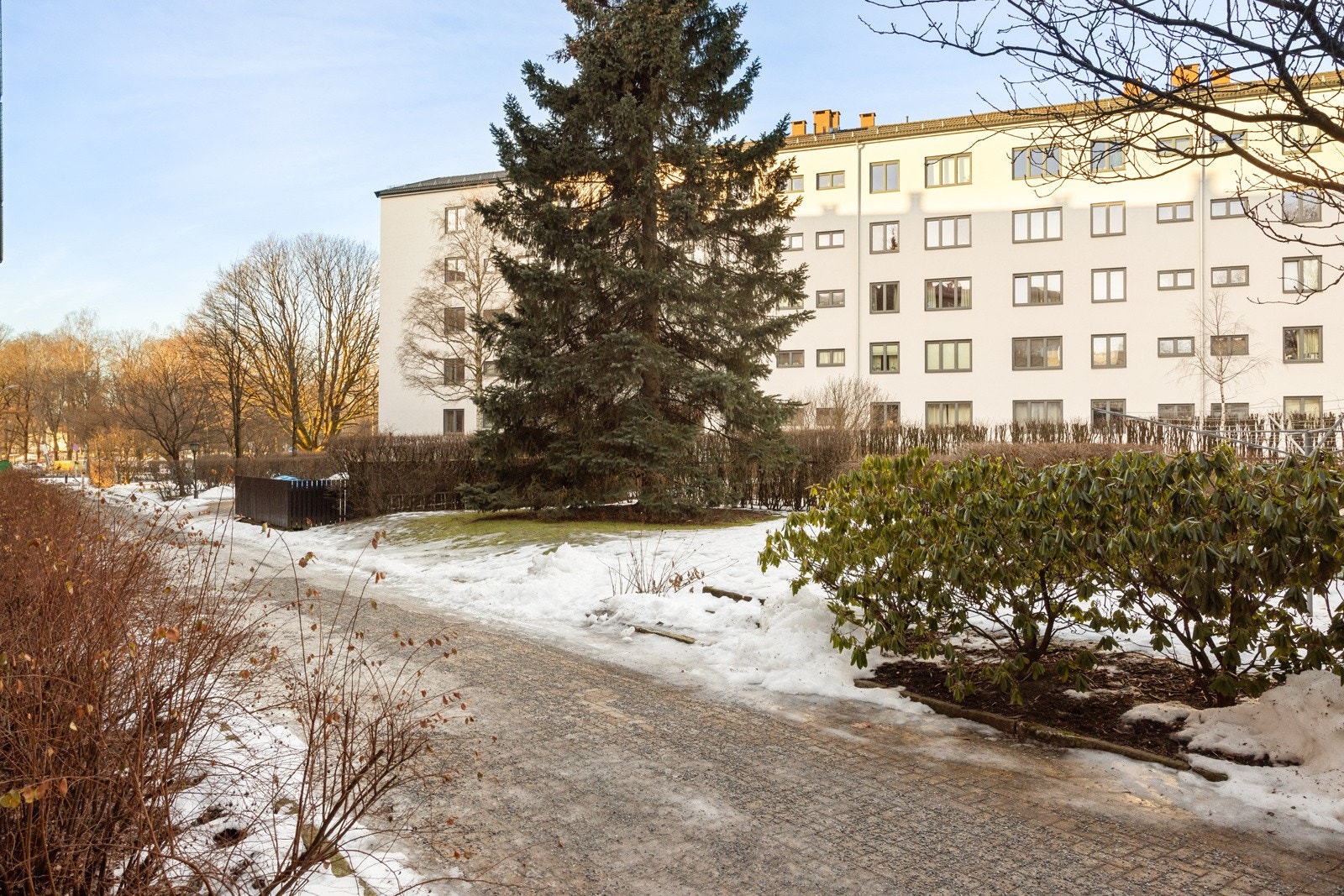 Her vil du finne ro midt i byen, med grønne omgivelser rett utenfor døren og et nabolag som har alt man kan ønske seg. Galleribilde