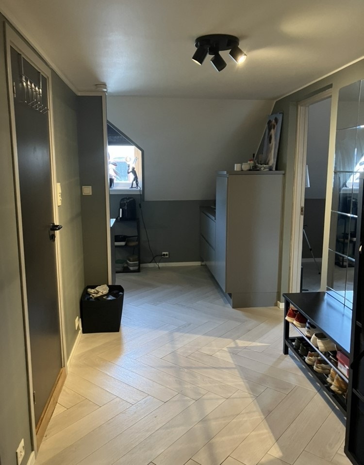 Varmtvann, vann- og avløpsavgifter, internett og TV inkludert i leien. Galleribilde