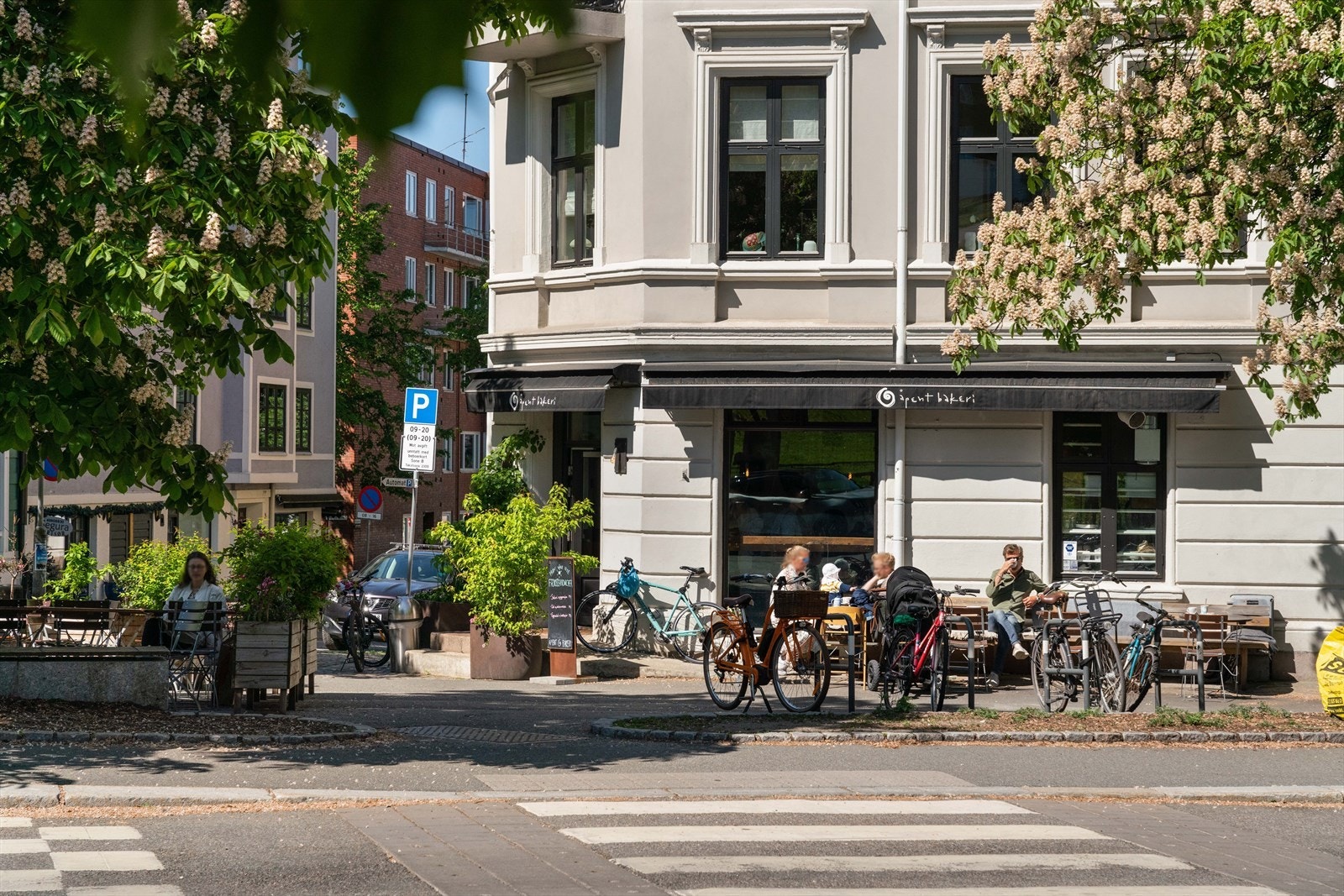 Åpent Bakeri Adamstuen. Galleribilde