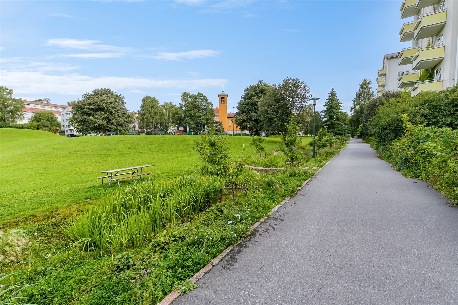 Vøyensvingen 16D har en fantastisk beliggenhet i et veletablert bomiljø rett ved Iladalen Galleribilde