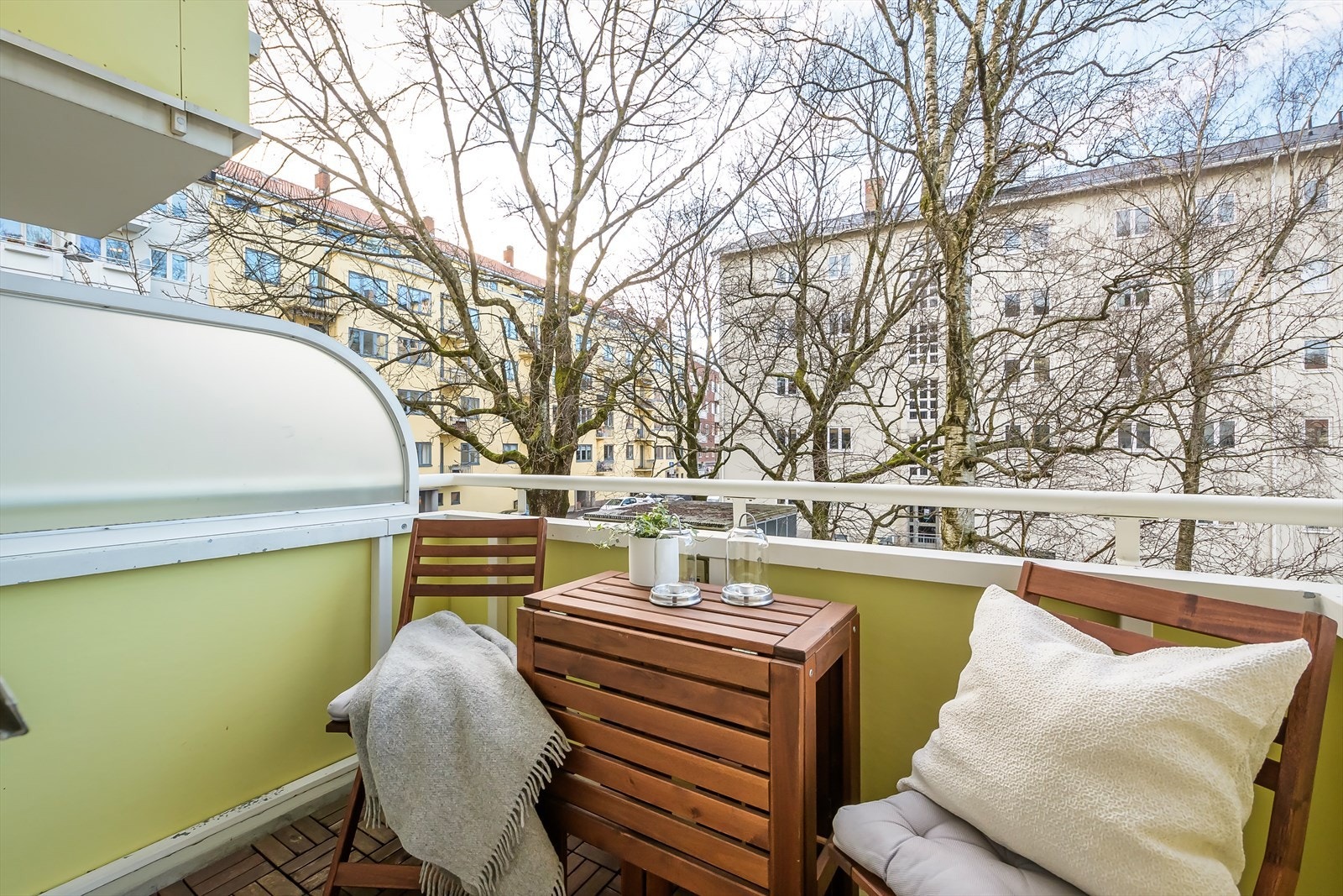 Fra stuen er det utgang til en hyggelig balkong på 3 m² Galleribilde