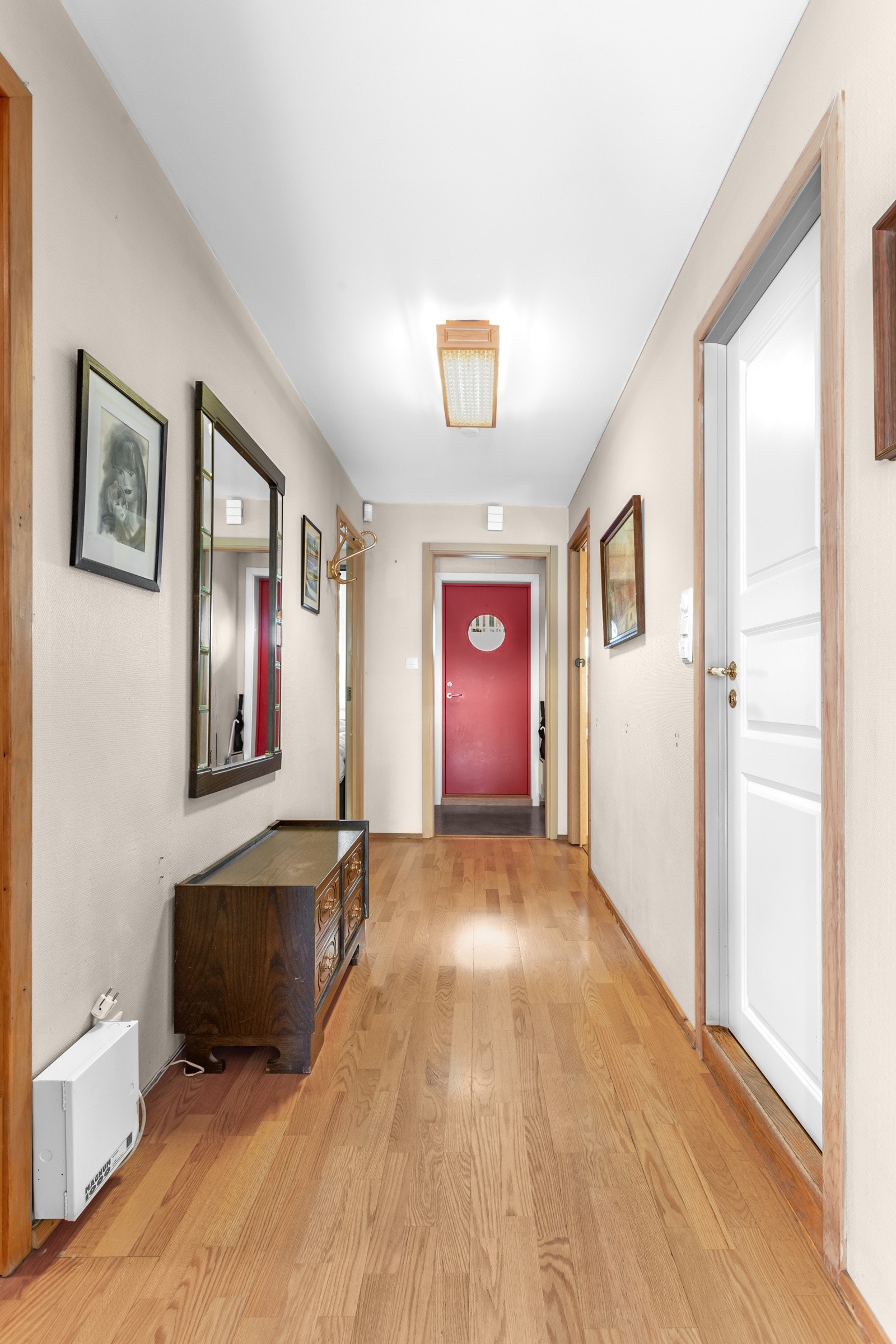 Mellomgang. Galleribilde