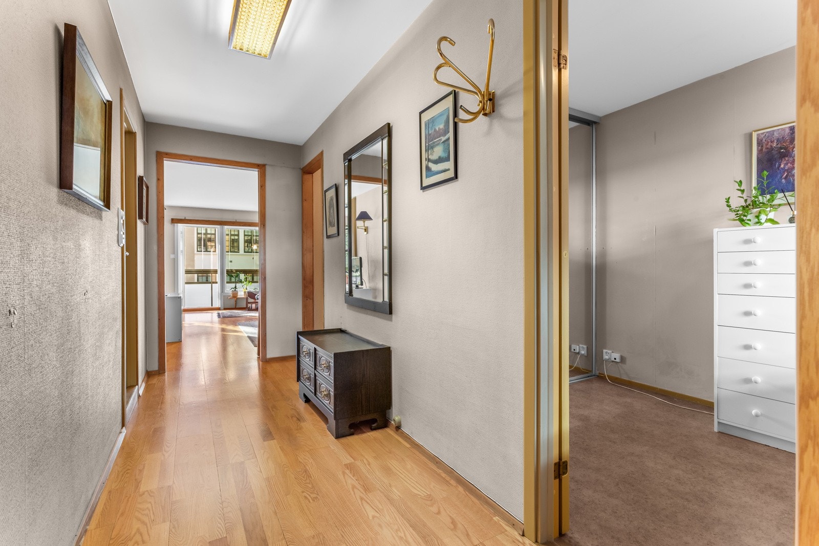 Mellomgang. Galleribilde