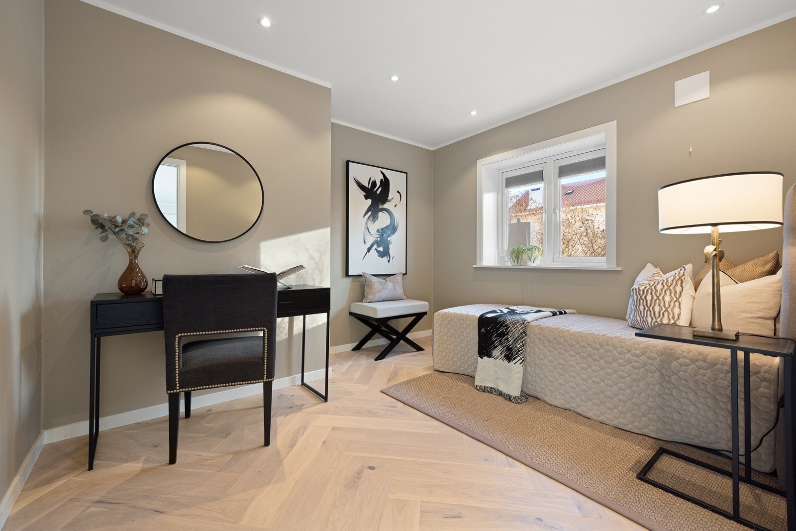 Alle soverommene har møbleringsmuligheter for seng, nattbord og oppbevaringsmøblement Galleribilde