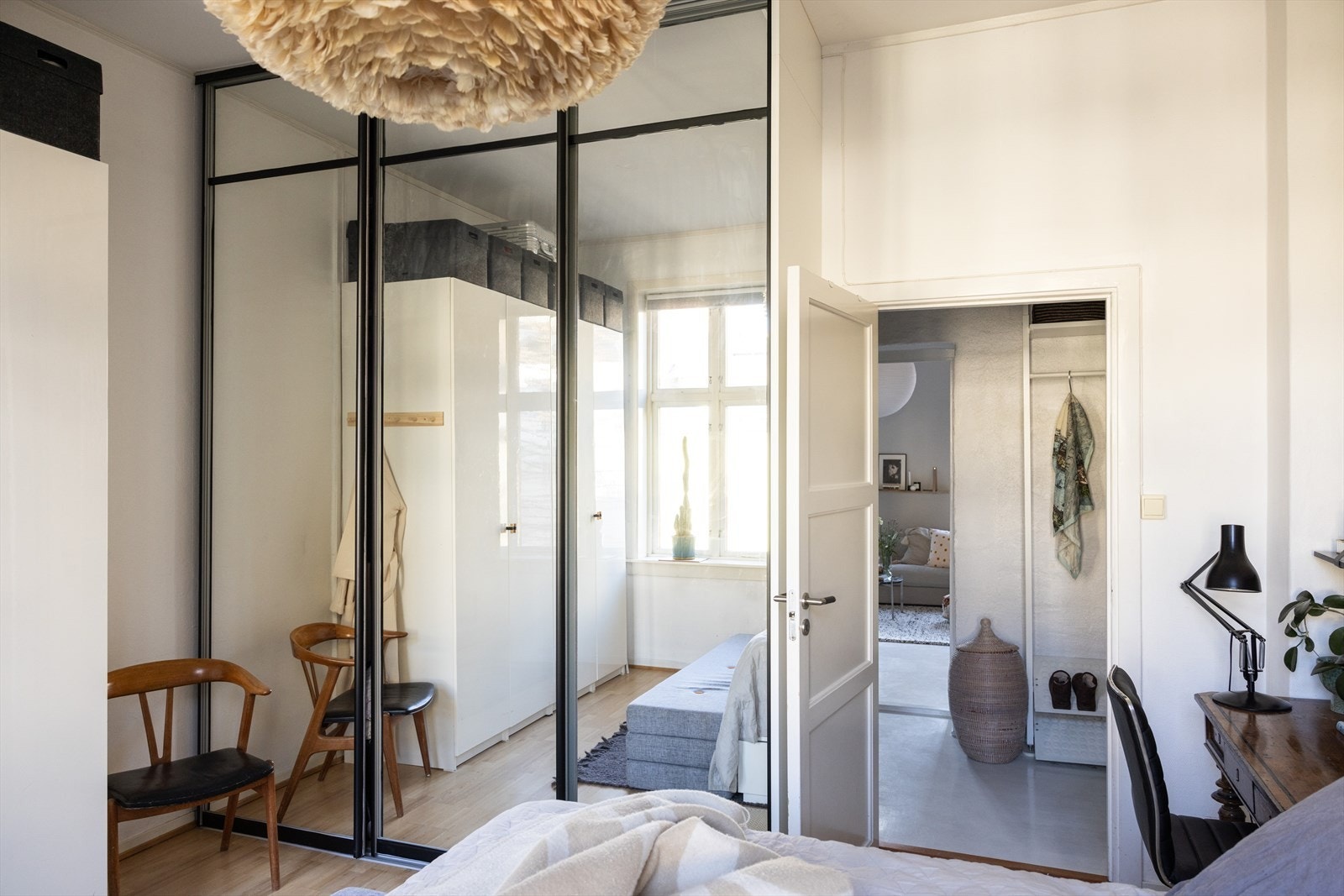 - Masse lagringsplass i garderobeløsning - Galleribilde