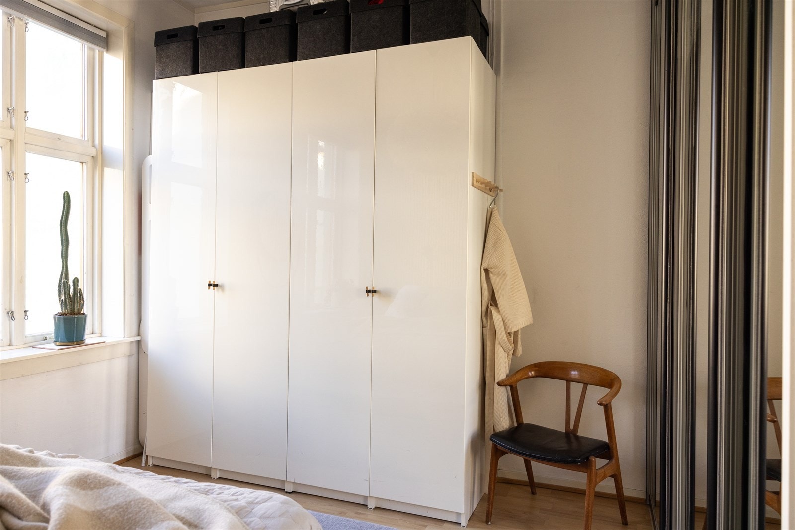 - Masse lagringsplass i garderobeløsning - Galleribilde