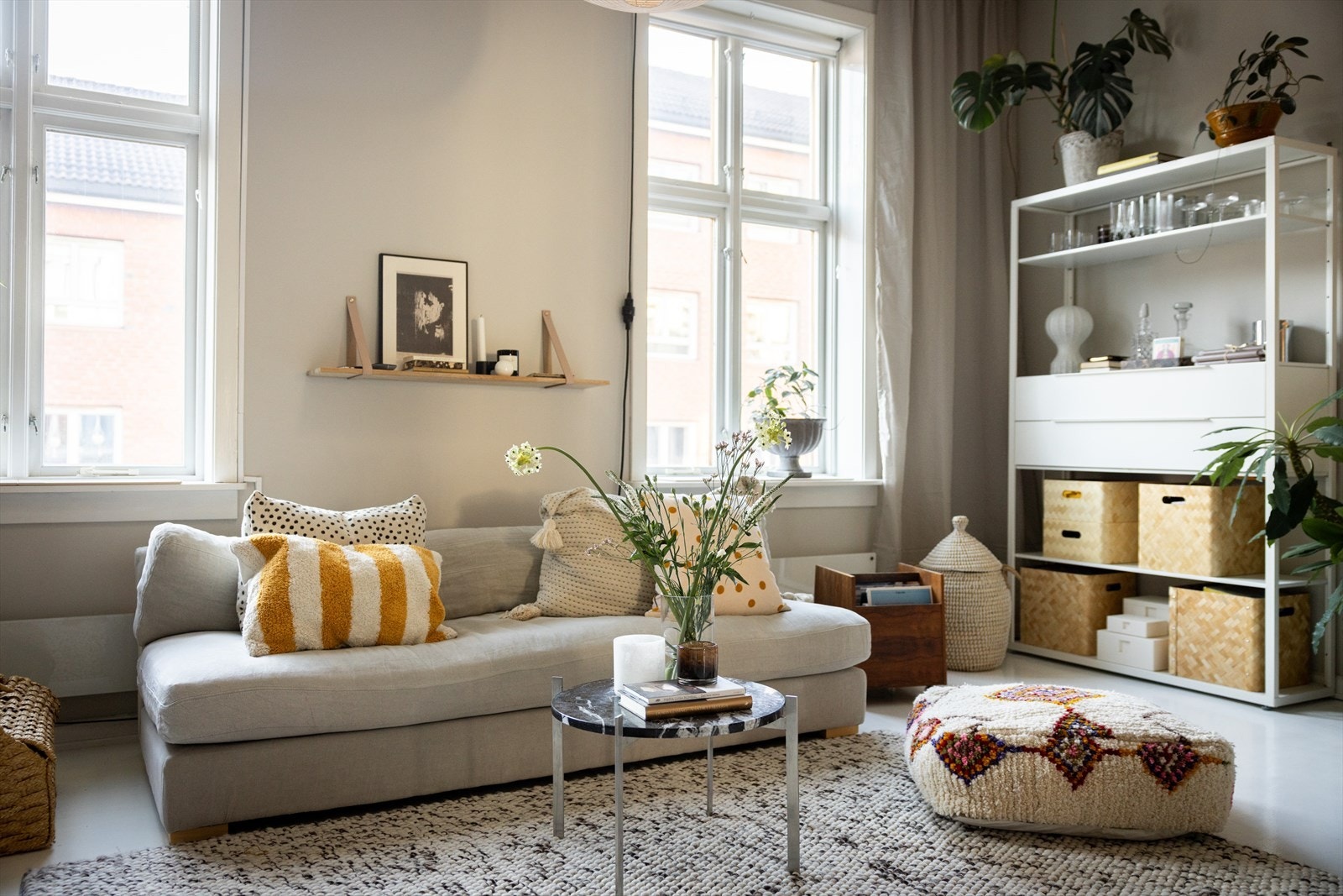 - Store vindusflater som gir rikelig med luft og lys - Galleribilde