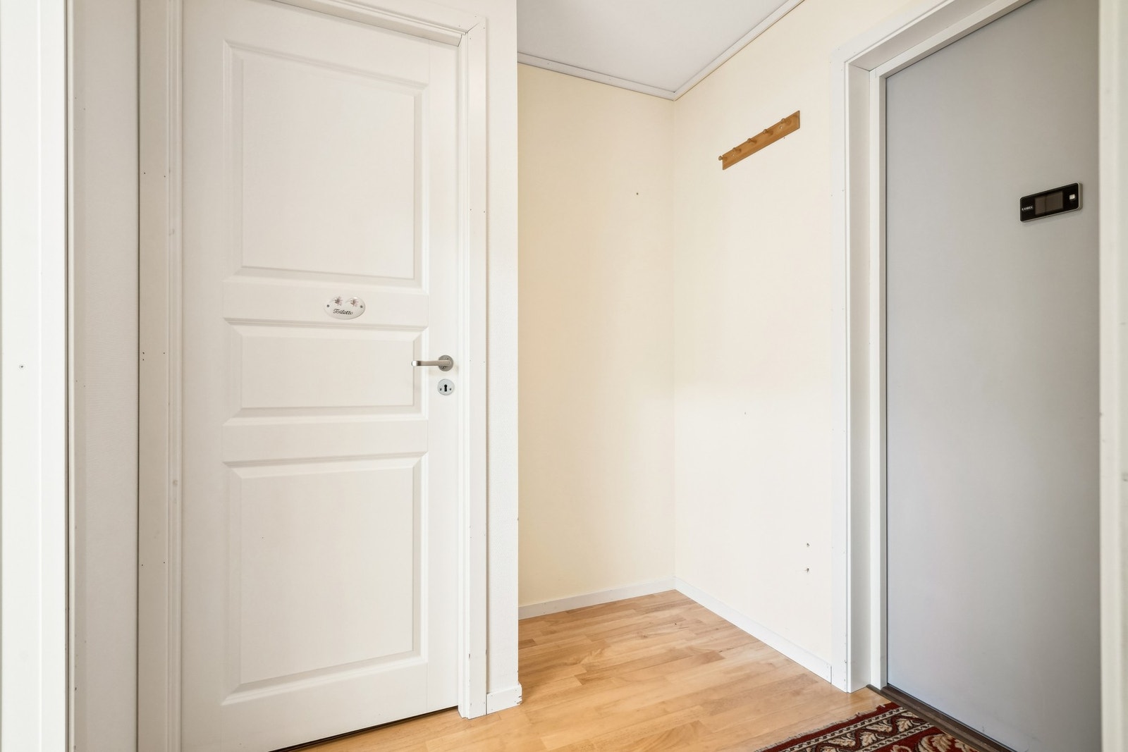 Fra entréen er det tilkomst til toalettrommet. Galleribilde