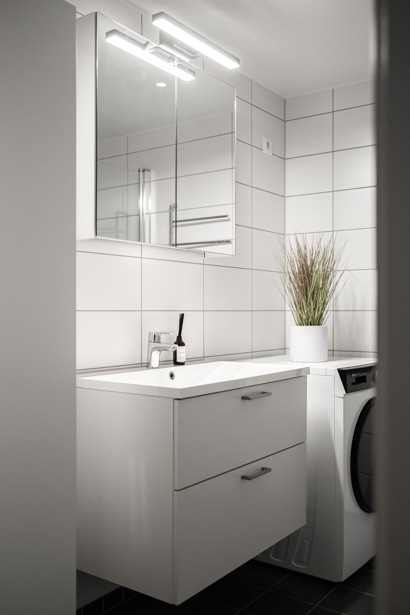 Det er opplegg for vaskemaskin på badet. Galleribilde