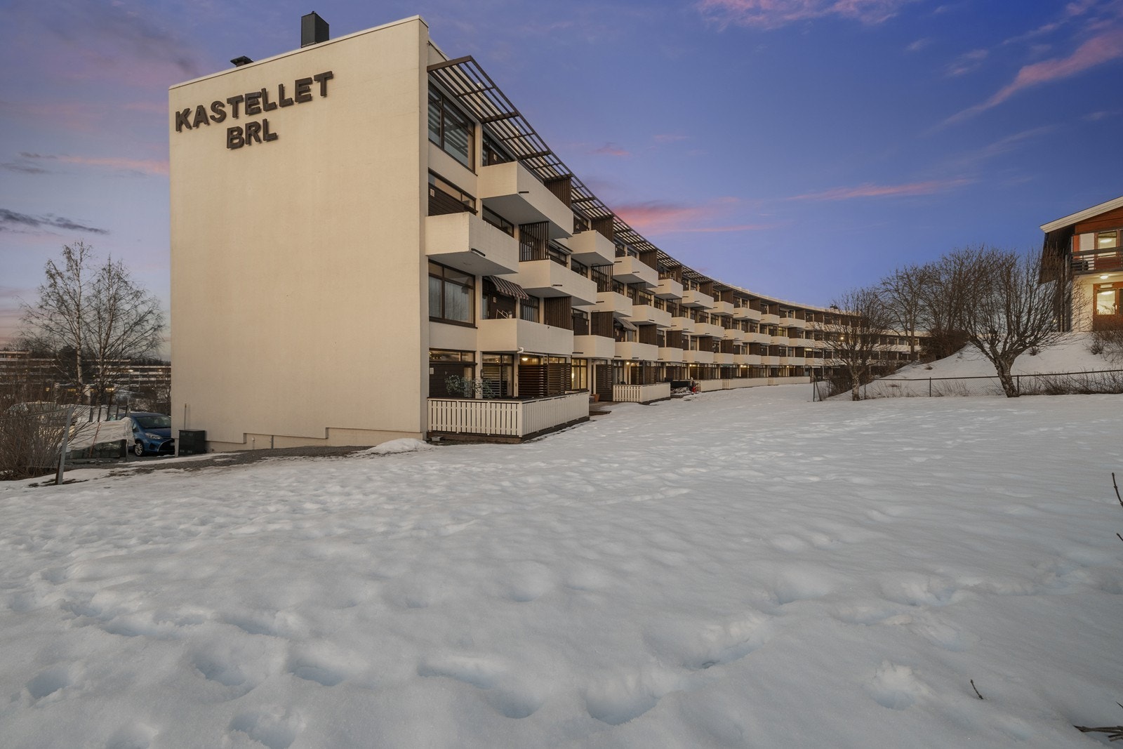 Kastellet Borettslag er et godt vedlikeholdt borettslag med 160 leiligheter, oppført i 1968. Galleribilde