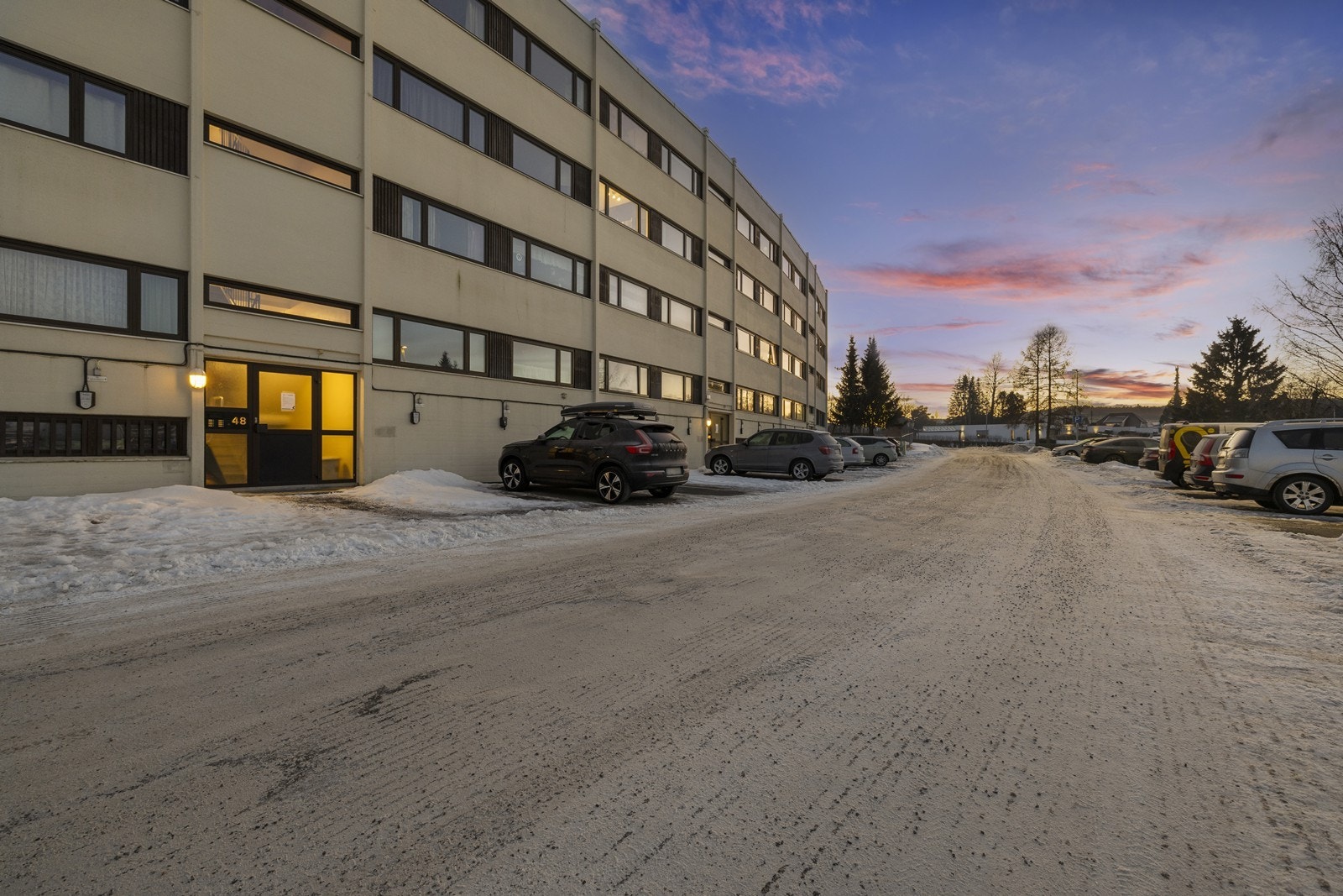 Mulighet for leie av p-plass via borettslaget, tildelt etter søknad og ansiennitet. Galleribilde