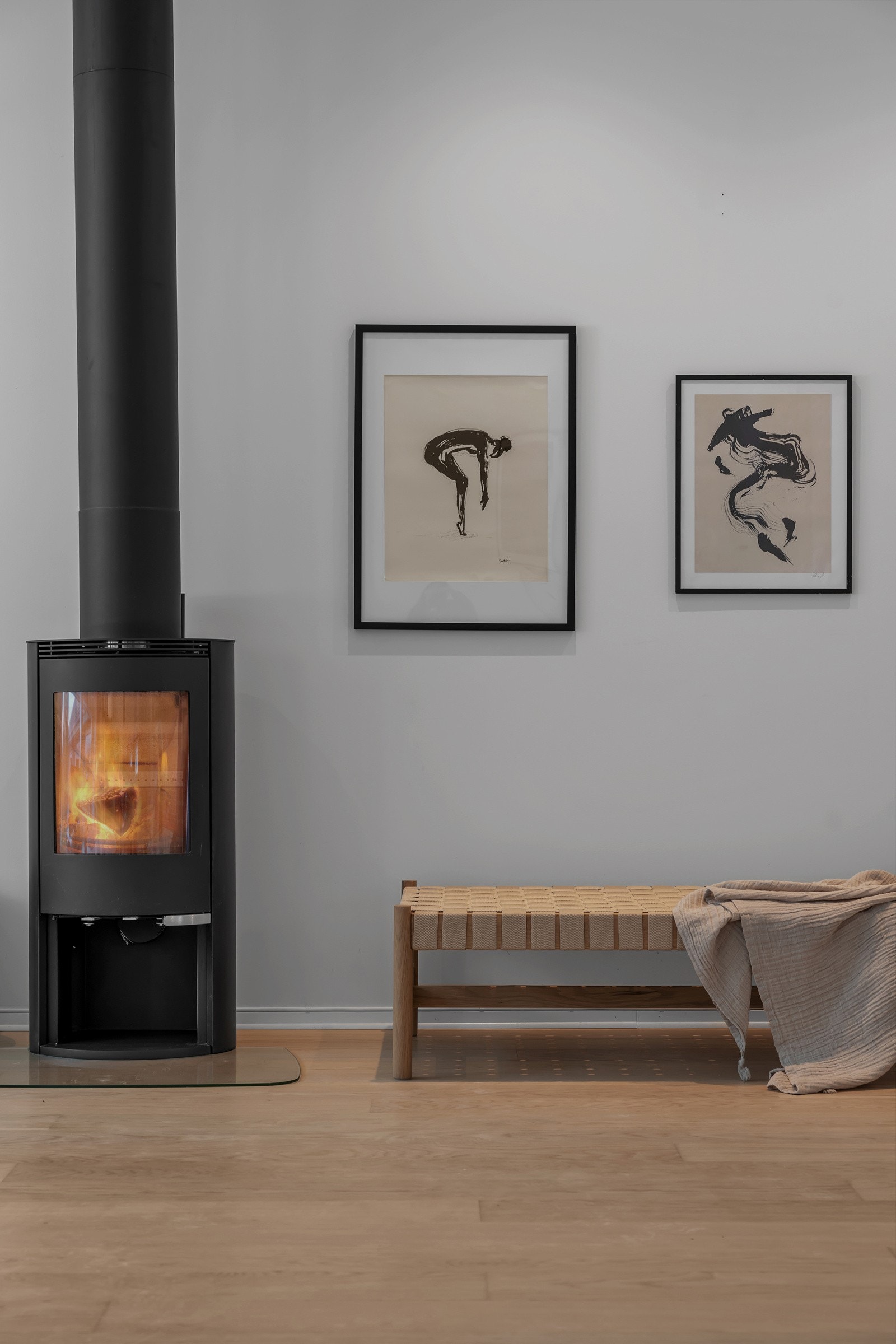 Vedfyring til kalde vinterkvelder. Galleribilde