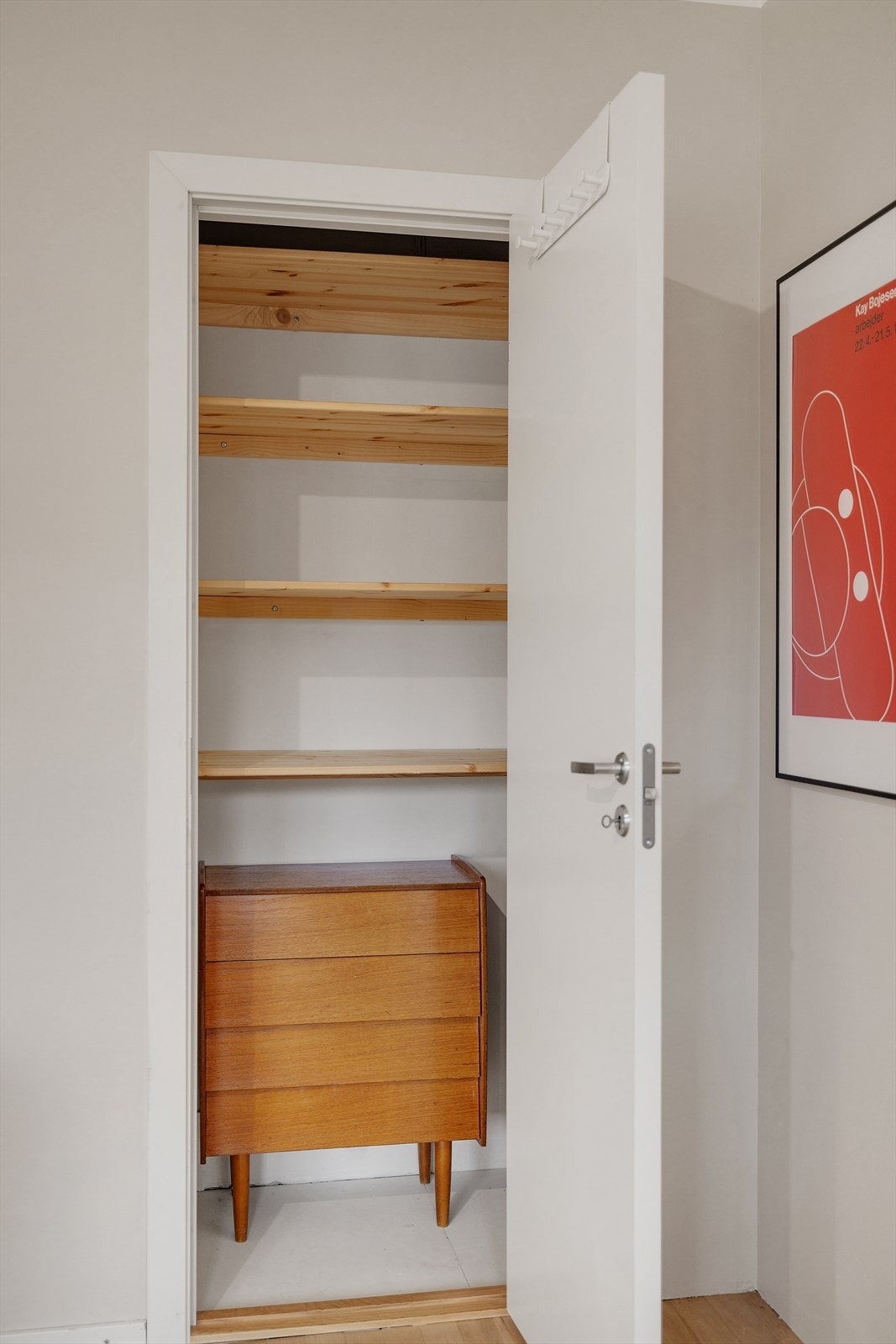 Praktisk innvendig bod som kommer godt med i hverdagen. Galleribilde