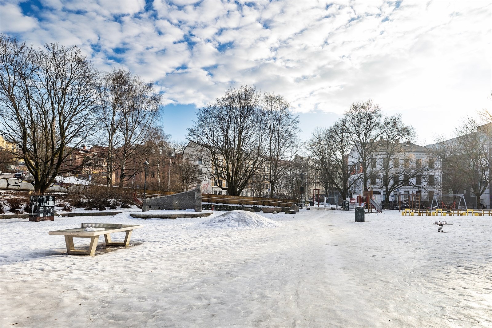 Parken Sommerfrydhagen er rett ved siden av leiligheten. Galleribilde