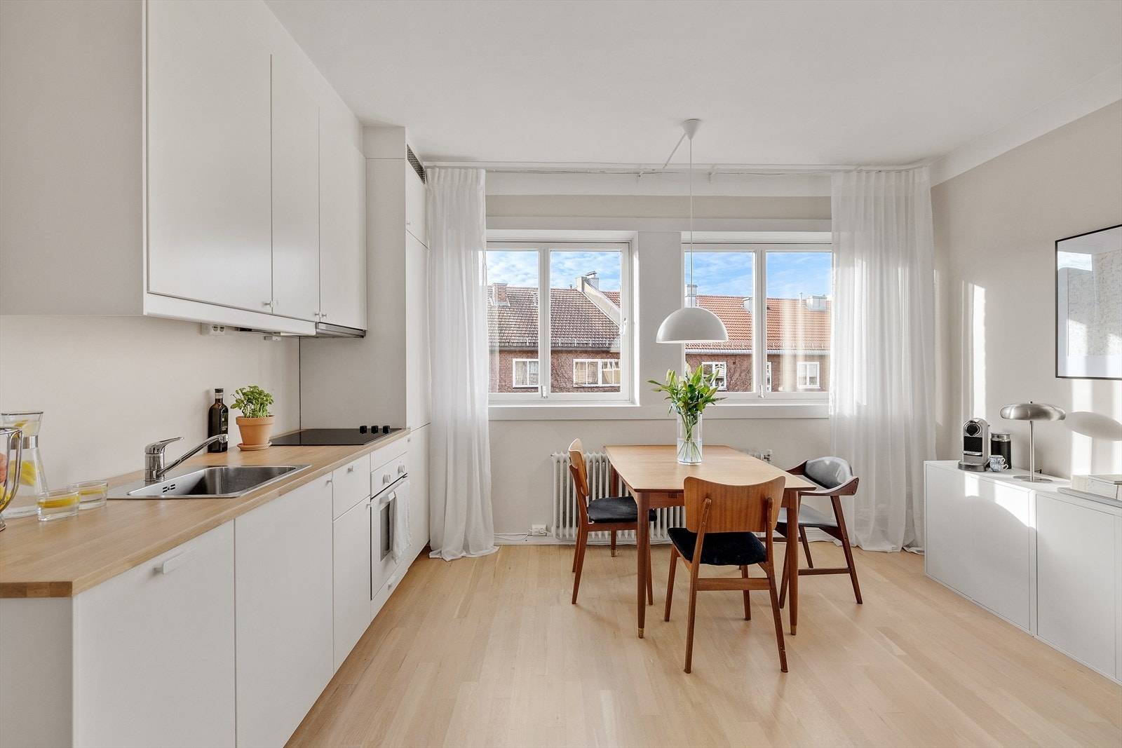 Dette er en fantastisk 2-roms toppleilighet med nymalte vegger og nyslipt gulv. Galleribilde