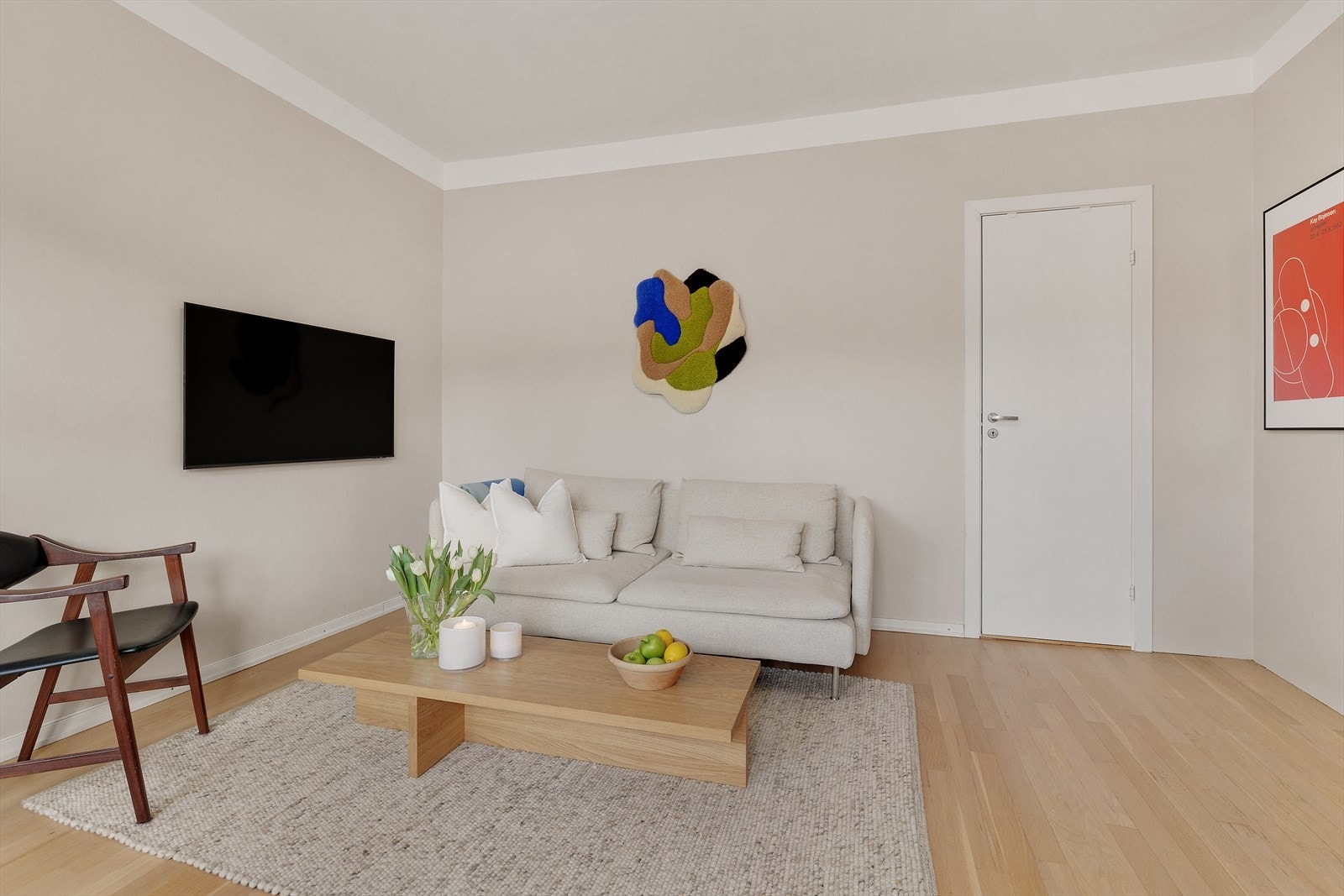 Leiligheten er malt i lune og behagelige farger som skaper en hyggelig atmosfære. Galleribilde