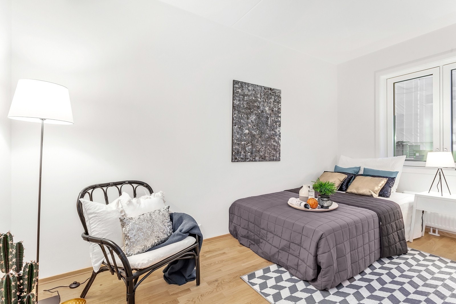 Soverom med plass til dobbeltseng og garderobeskap. Galleribilde