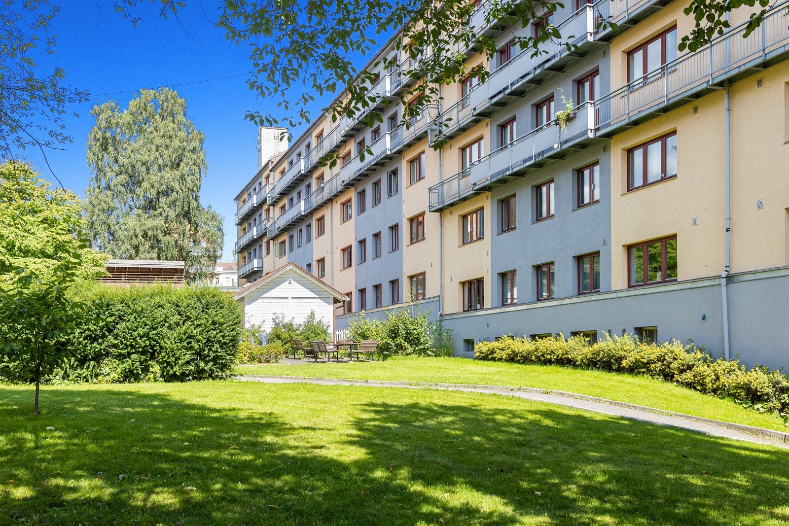 Vi kunne vist deg snøbilder her, men vi har tittet i arkivet og funnet frem til grønnere tider i stedet. Det er så deilig å gå imot lysere tider! Galleribilde