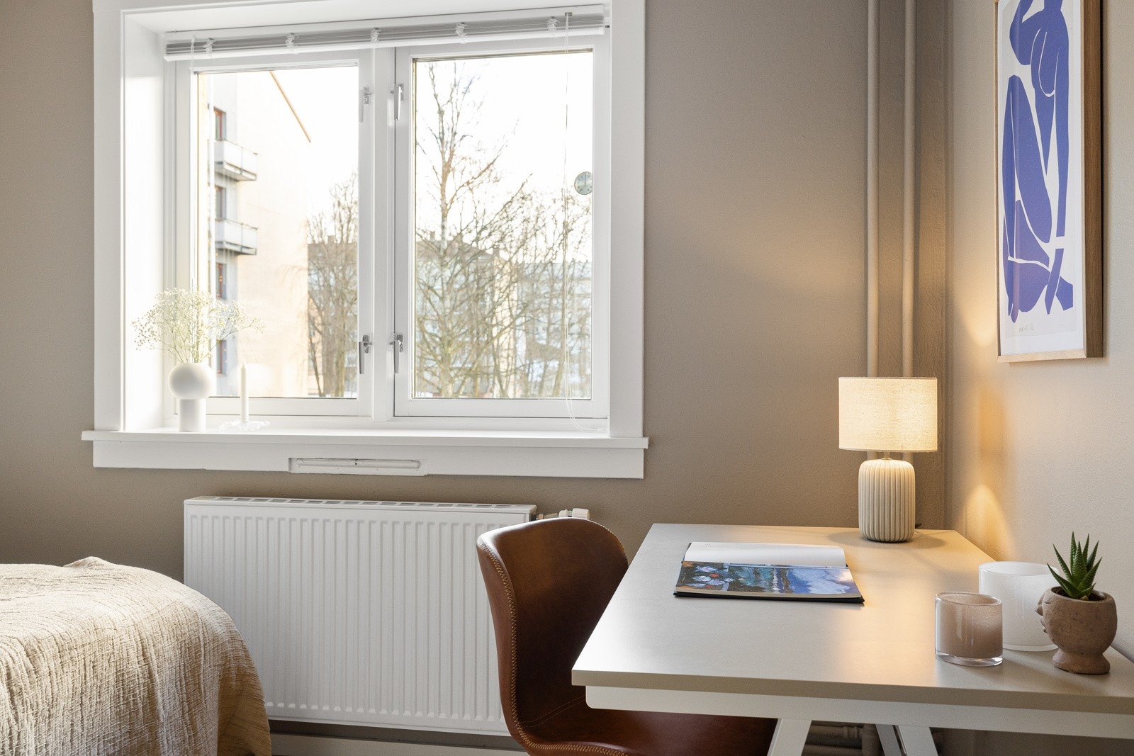 Selgerne har satt stor pris på at soverommet vender ut mot rolige omgivelser, særlig når man sover med vinduet åpent. Galleribilde