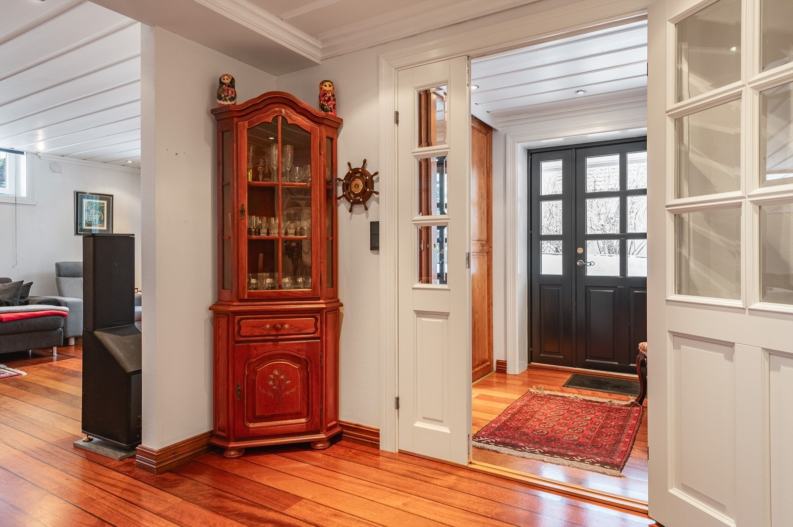 Koselig entré som fører deg inn i en lun og trivelig leilighet. Galleribilde