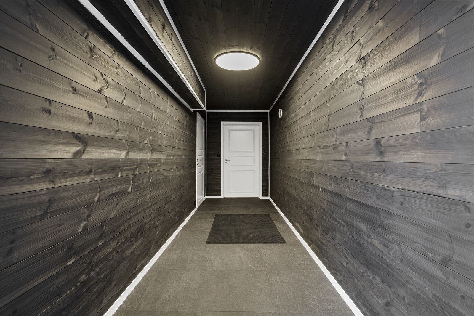 Velkommen inn. Vindfang og gang. Galleribilde