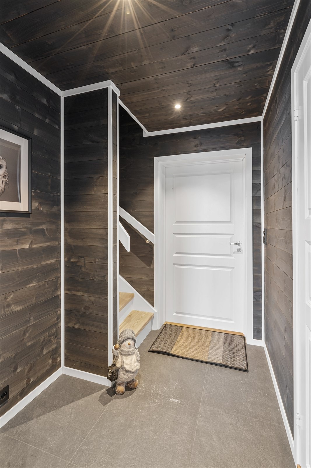 Innbydende flislagt gang Galleribilde