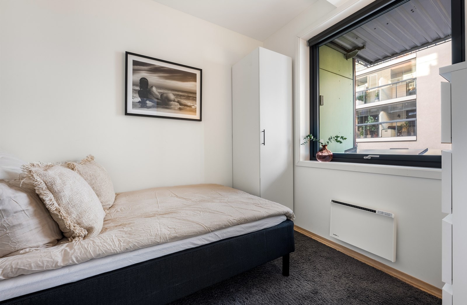 Soverom 2 har også fin oppbevaringsplass. Galleribilde