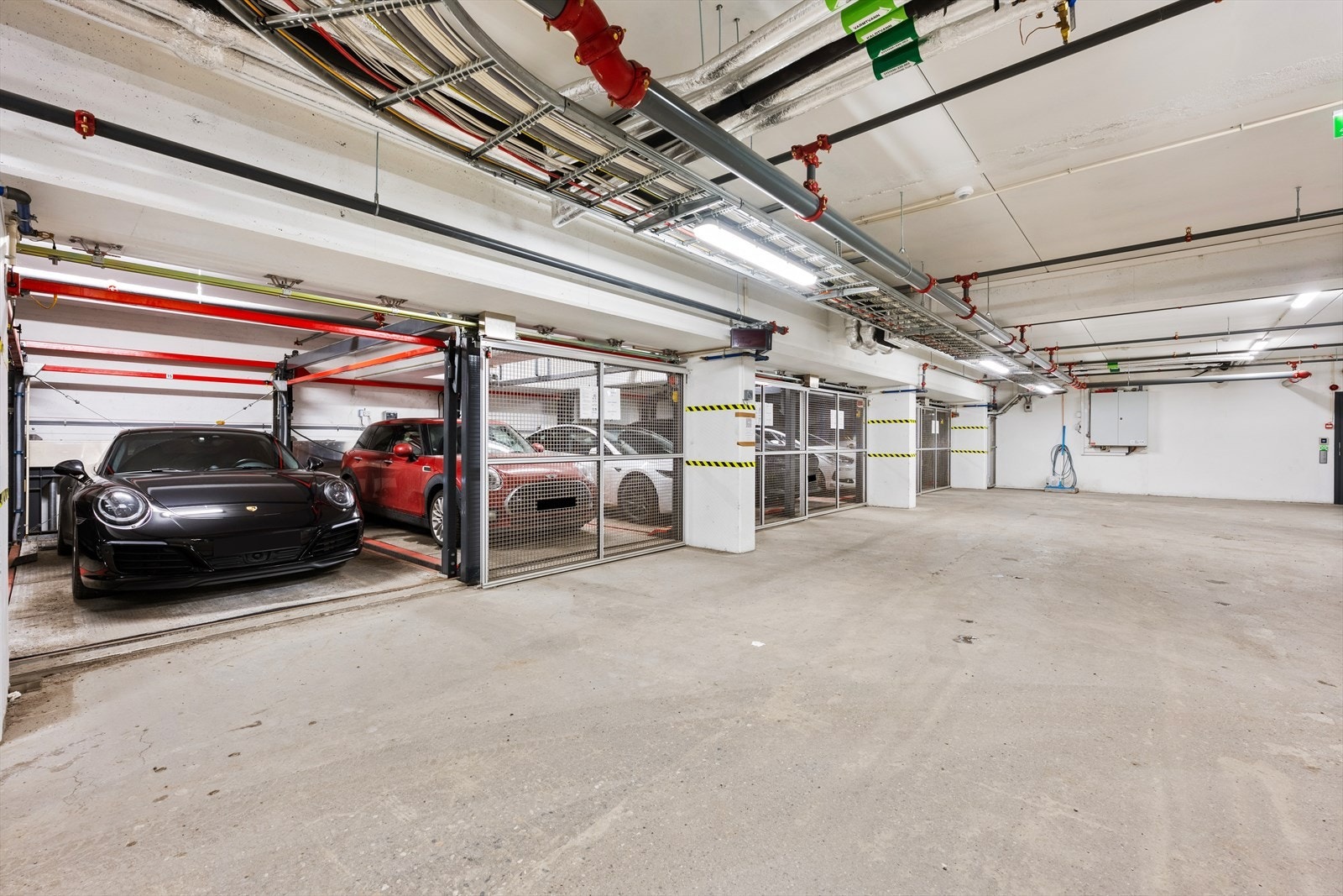 Garasjekjeller. Galleribilde