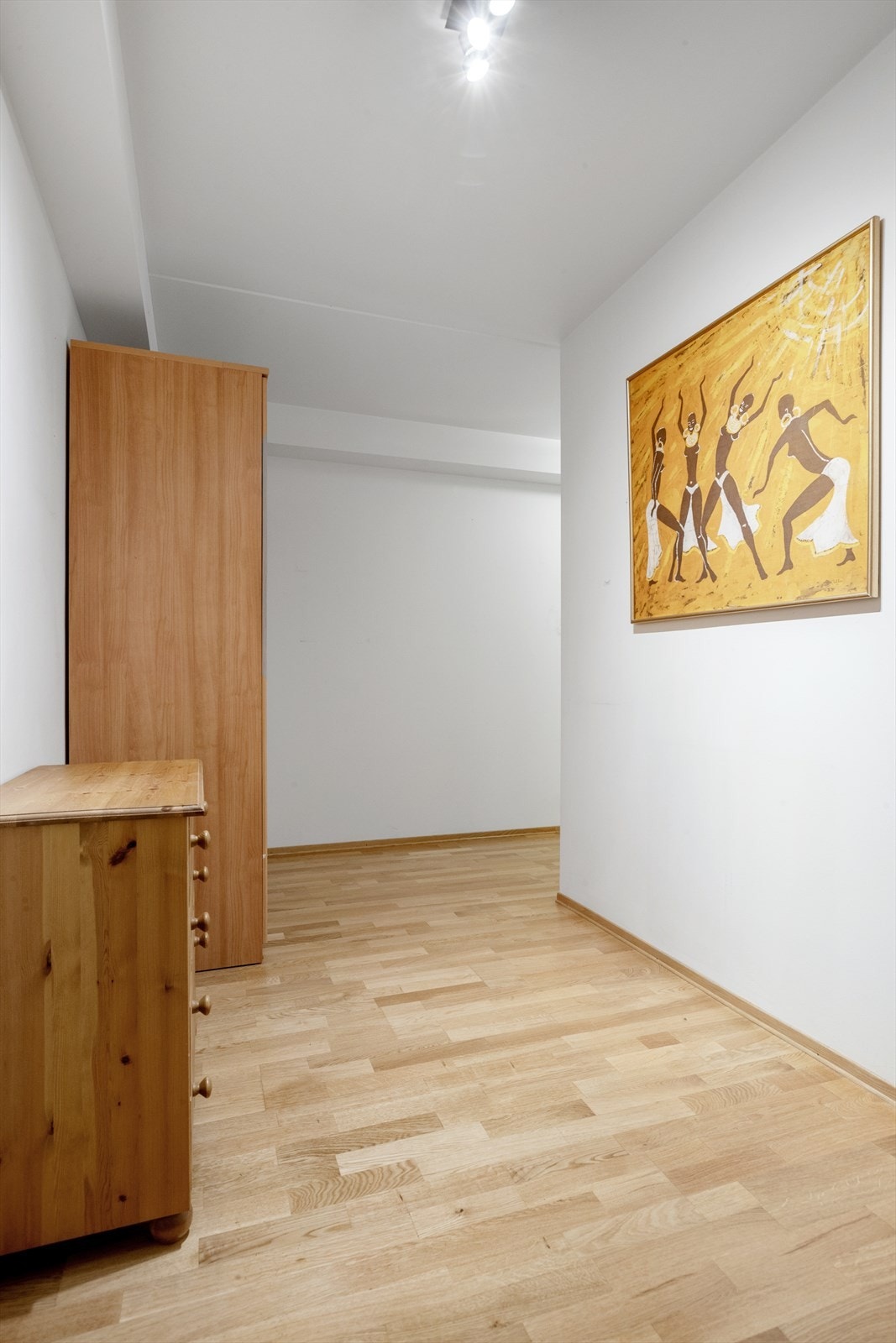 I entréen er det callinganlegg og garderobeskap. Galleribilde