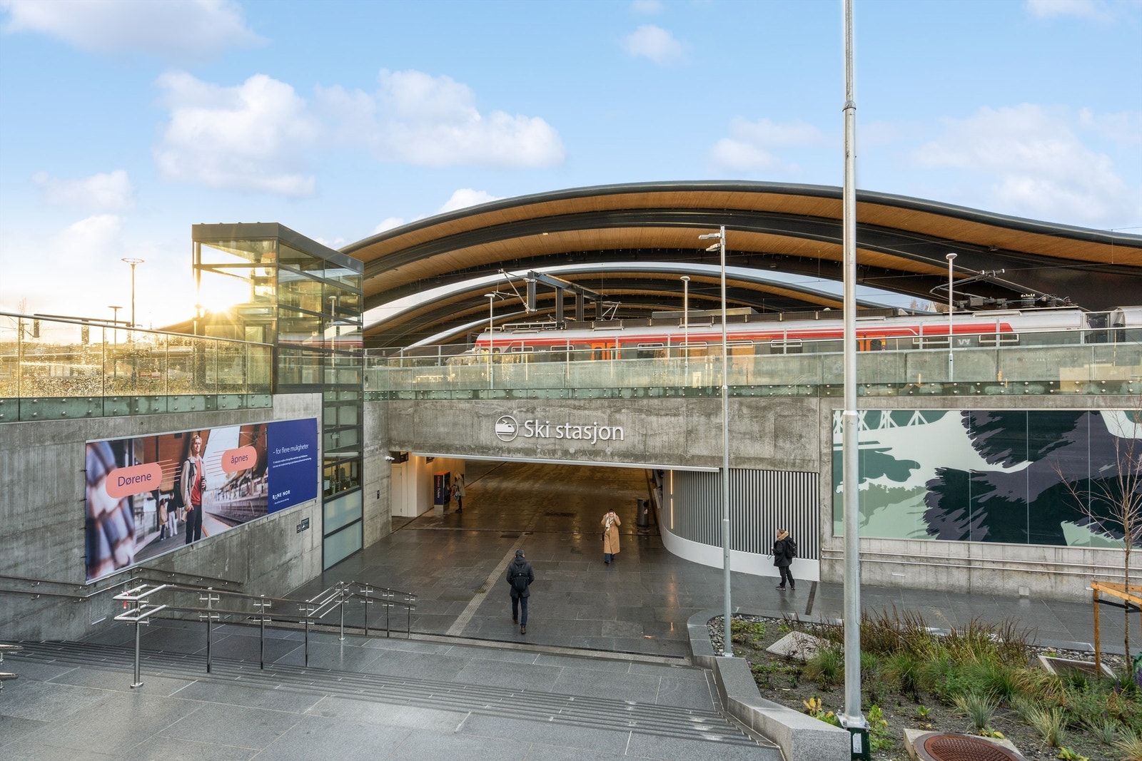 Follobanen tar deg til Oslo S på kun 11-12 minutter. Galleribilde