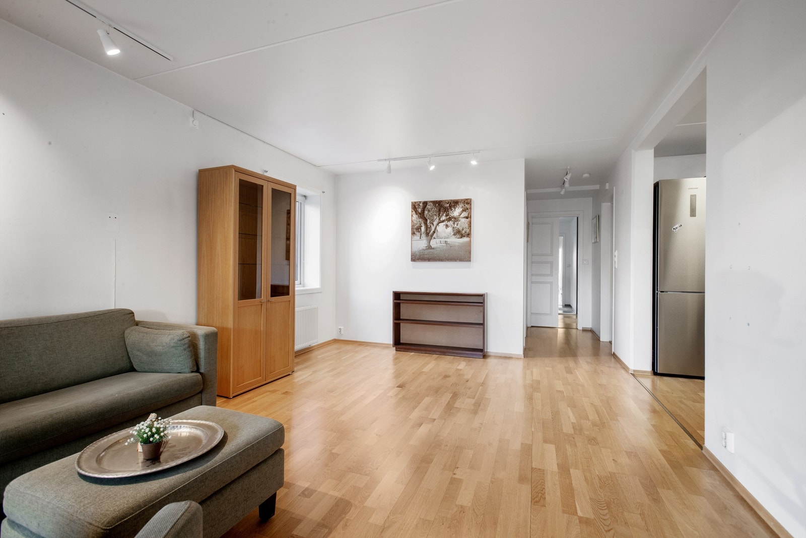 Lys og romslig stue. Galleribilde