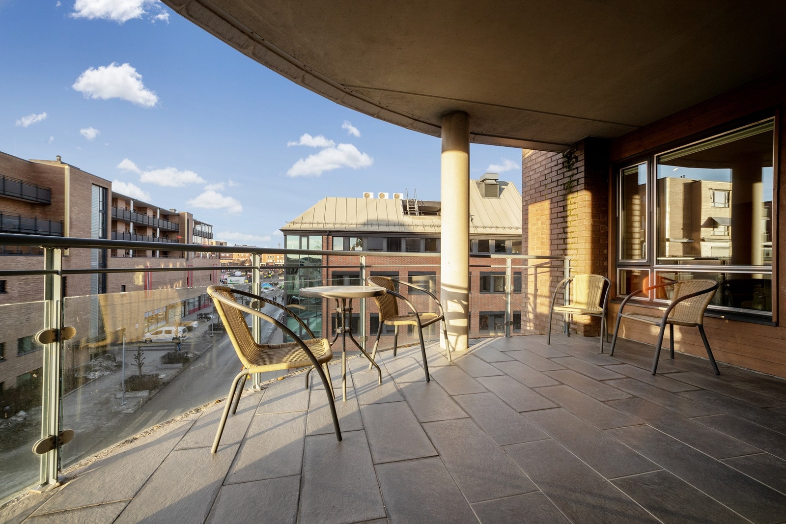 Verandaen er på ca. 15 kvm. Galleribilde