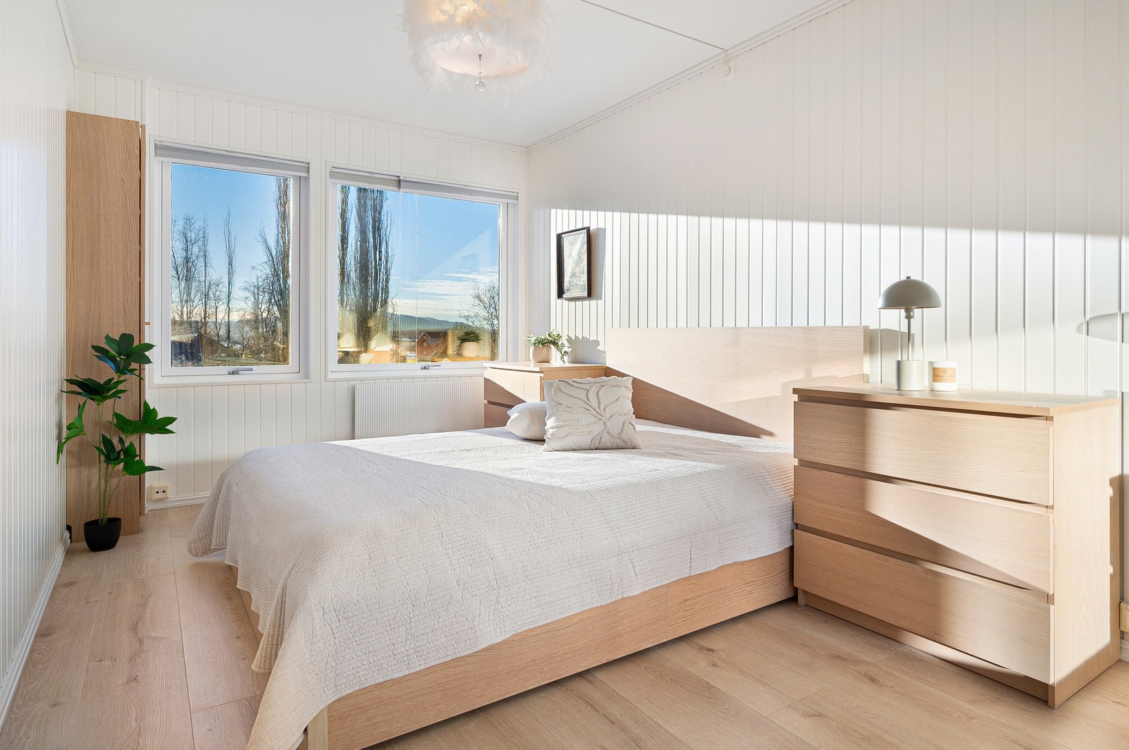 Soverom 2 er på 12,5 kvm, og har god plass til seng av god størrelse, og annet soveromsmøblement. Galleribilde