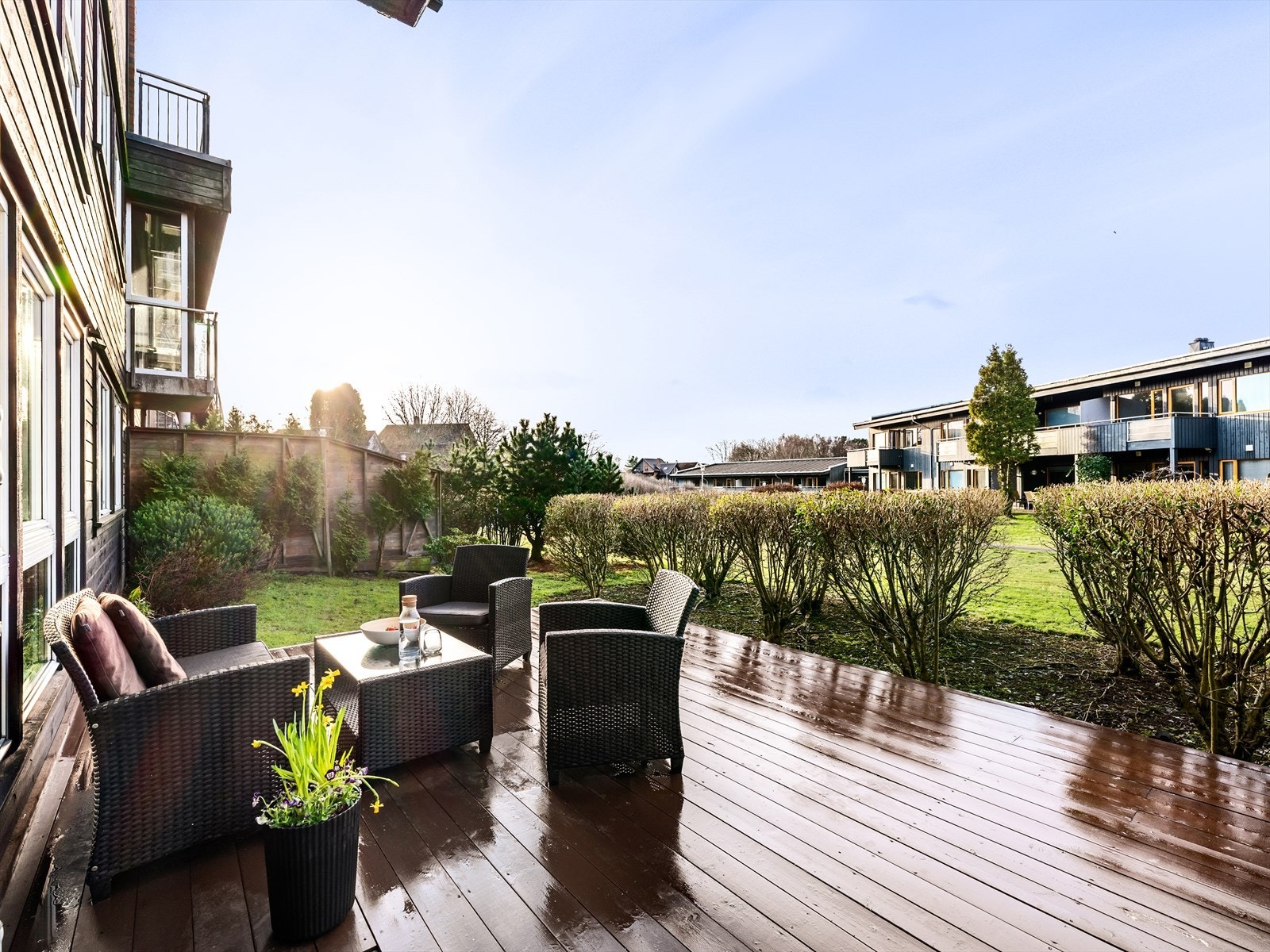 Nyere og solrik terrasse Galleribilde