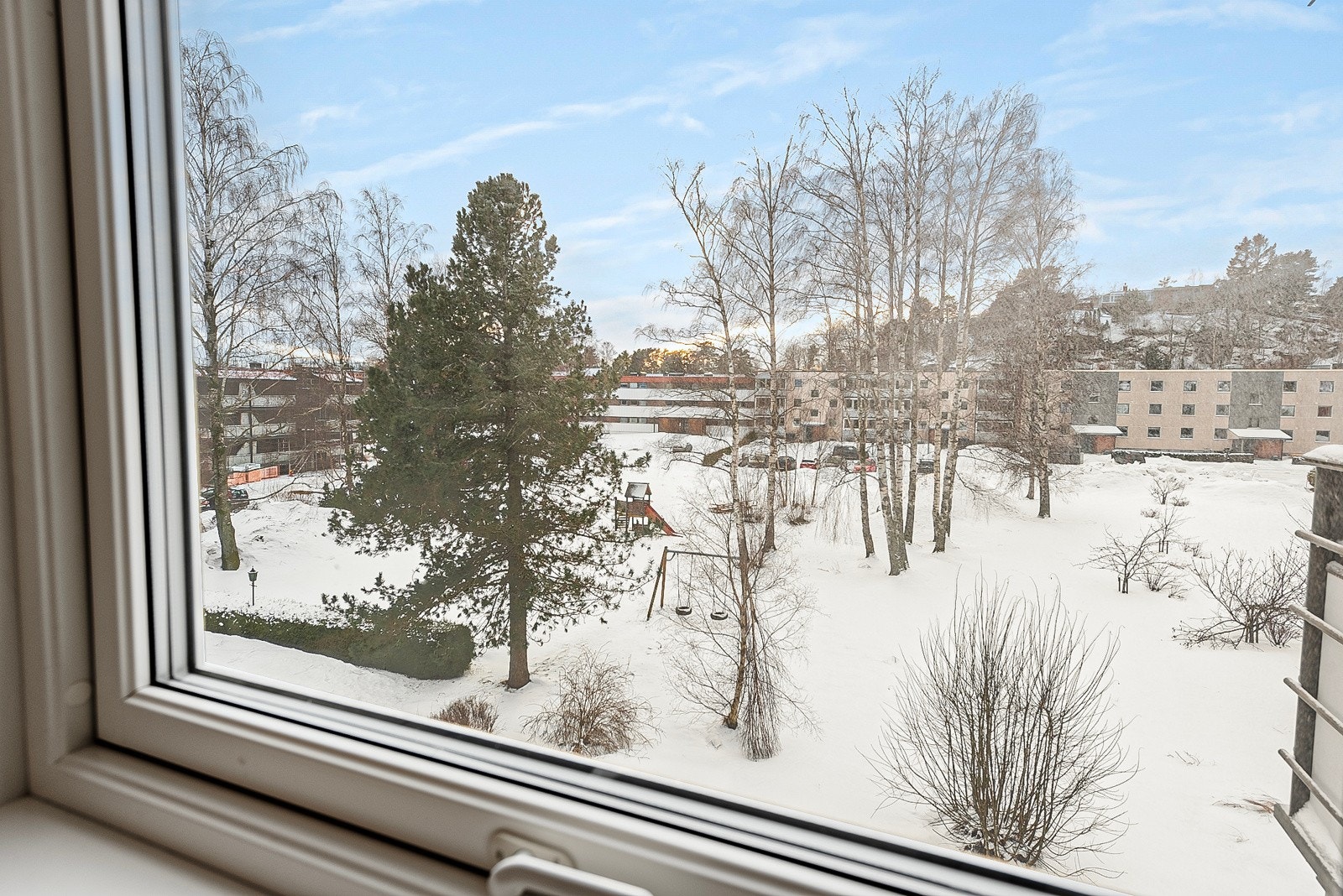 Fra kjøkkenet har du utsyn til fellesområde Galleribilde