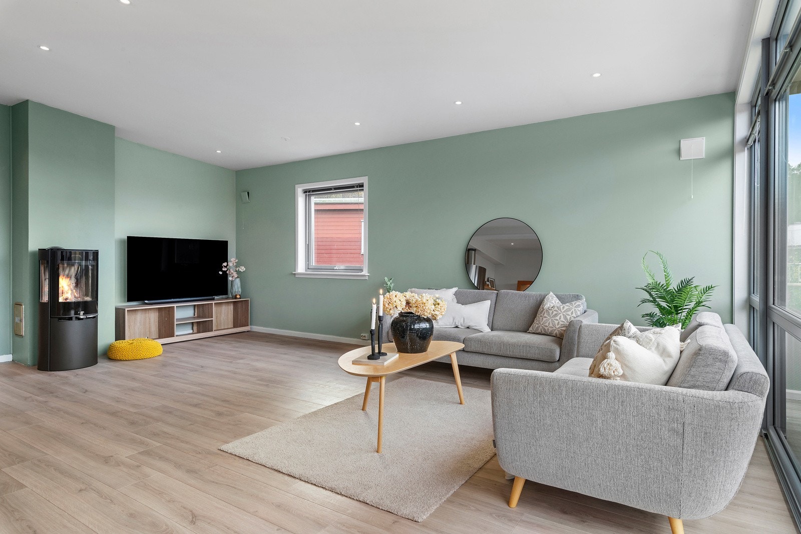 Her er god plass til møblering med både sofagruppe - Galleribilde