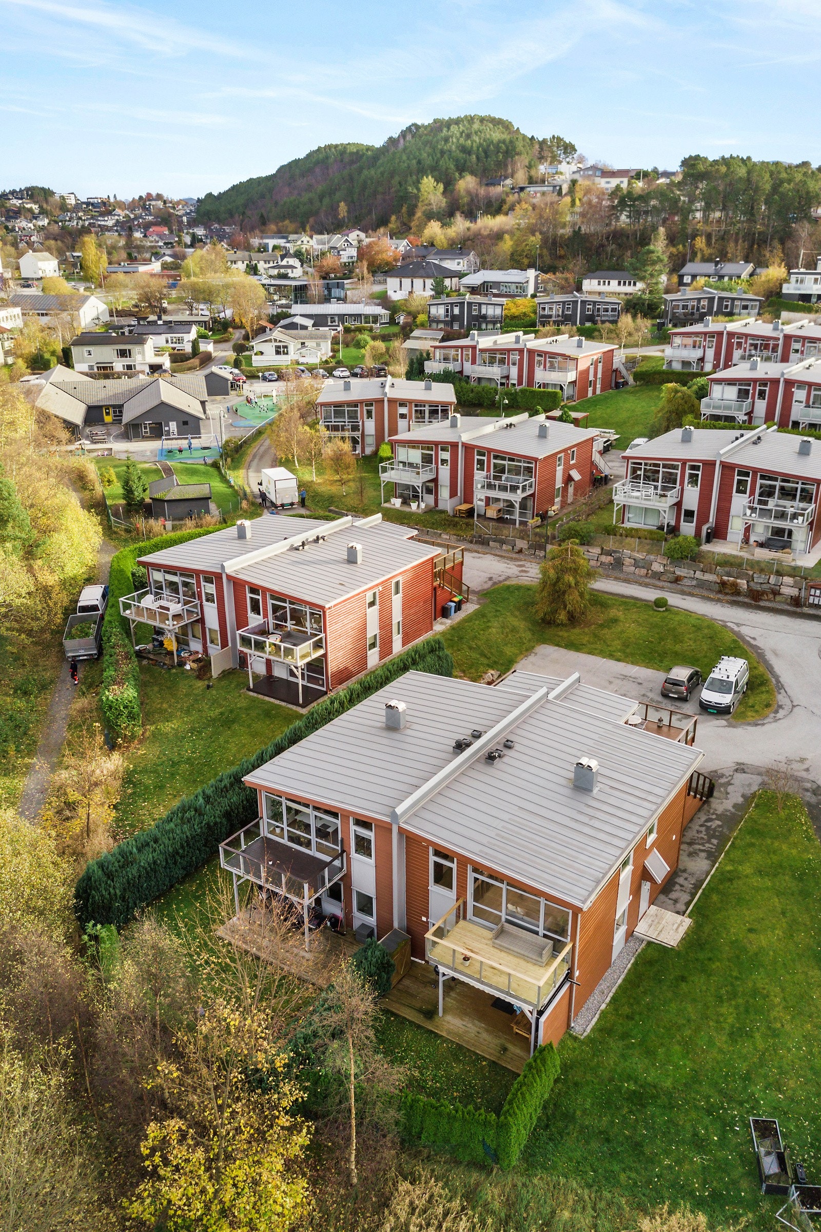 Et populært boligområde med kort vei til både buss, butikk, barnehage, skoler og flotte turområder. Galleribilde