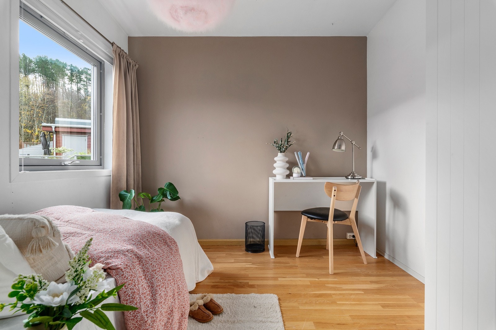 Soverom nummer en. Galleribilde