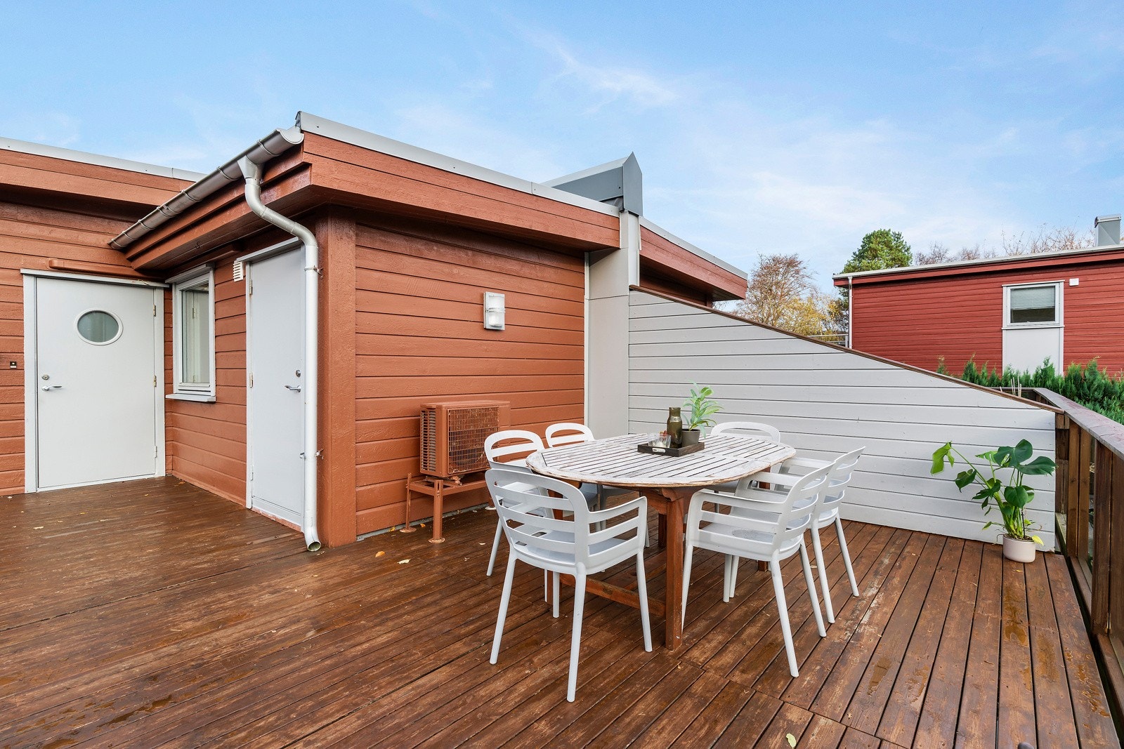 Fra terrassen er det tilkomst til sportsboden. Galleribilde