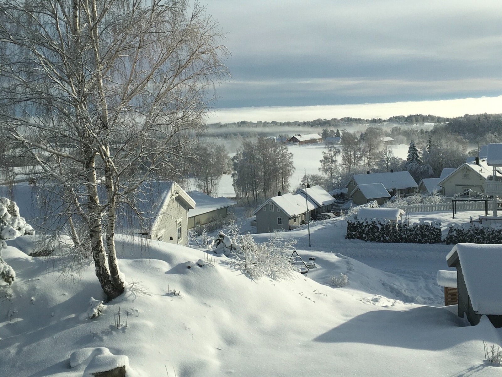 Meget flott utsikt fra høydedraget som eiendommen ligger på. Galleribilde