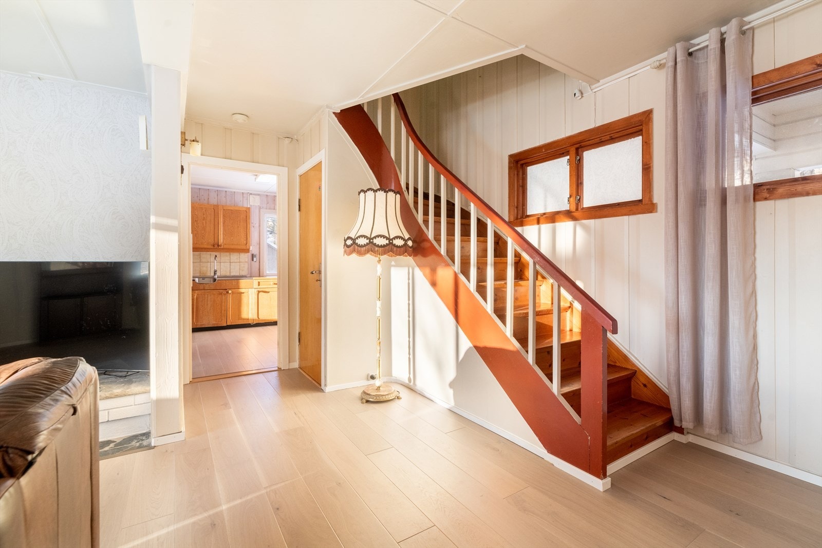 Fra stuen går det trapp opp til 2.etg. Galleribilde