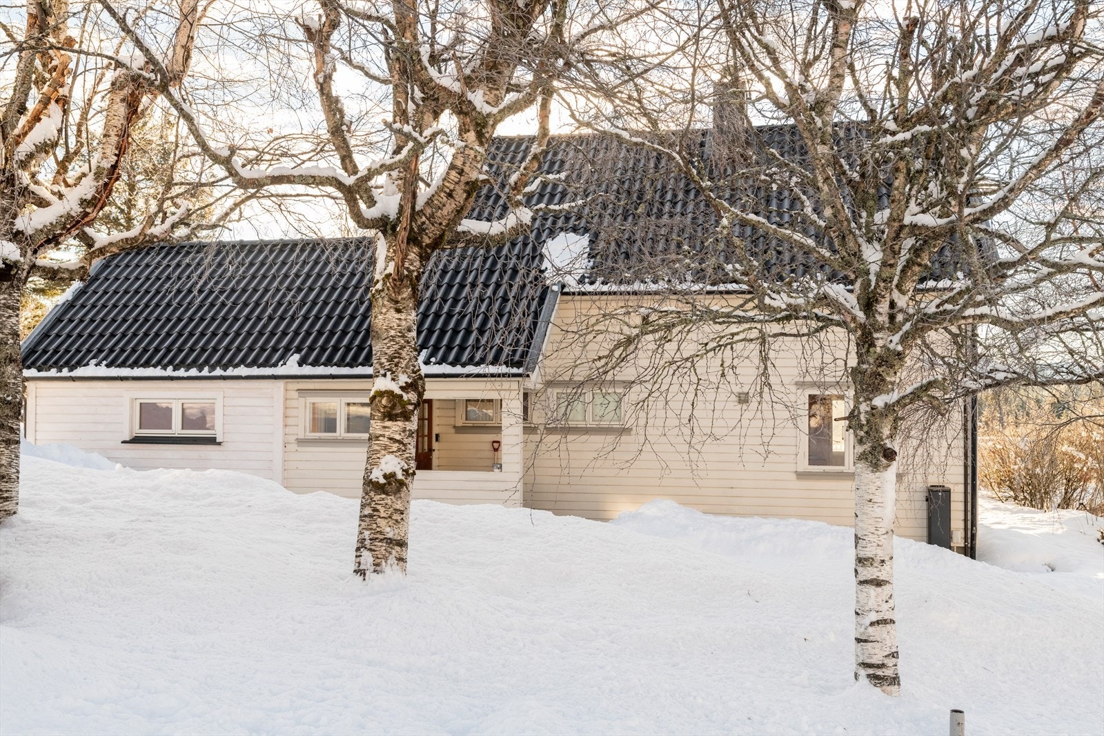 Vinje kommune ligger i Øvre Telemark og har et rikt og varierende landskap, og i kort avstand fra boligen er det både tur- og skiløyper. Vinje kommune har også et eget løypenett for fritidskjøring med snøskuter. Galleribilde