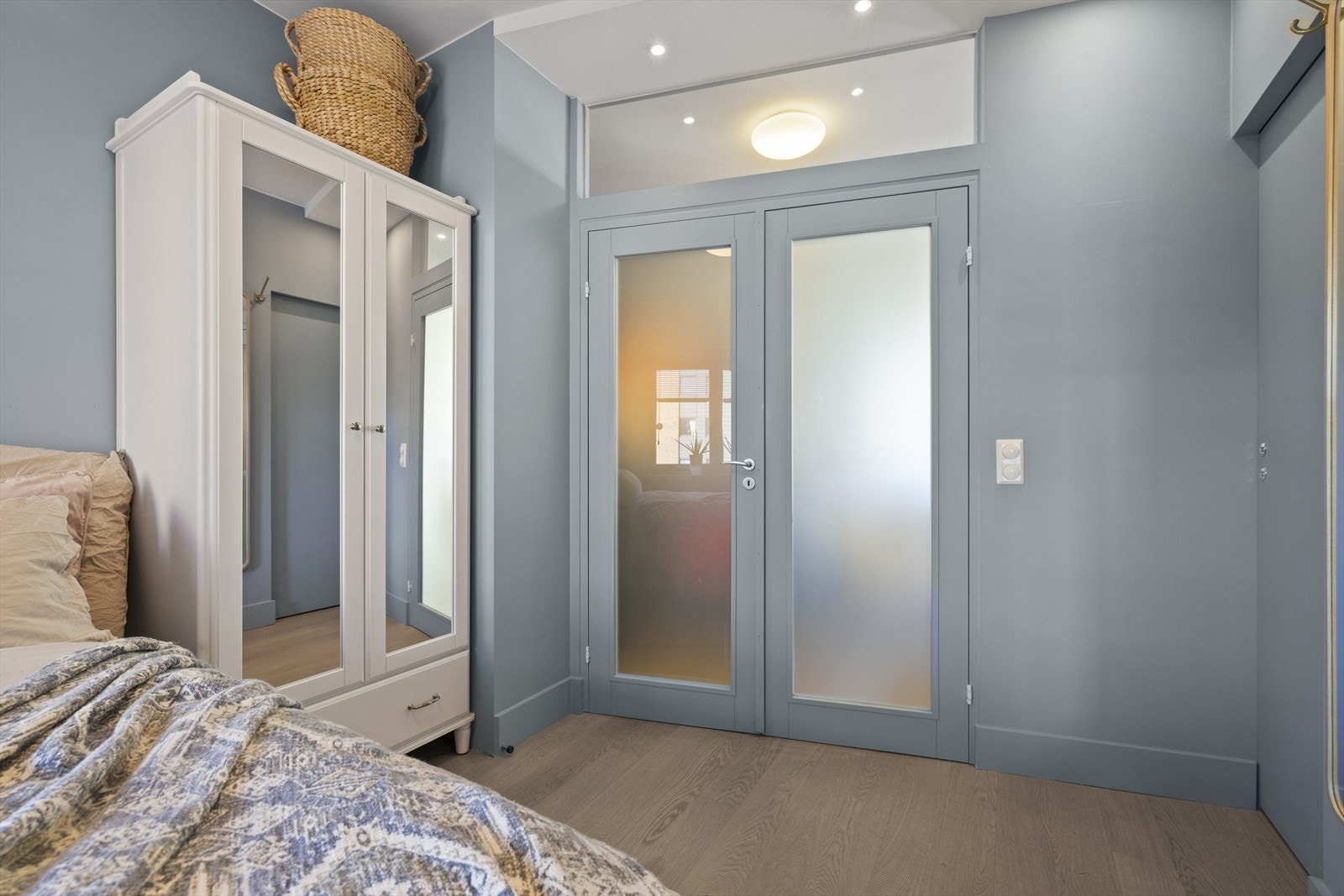 I tillegg medfølger to boder medfølger på totalt 10 kvm Galleribilde