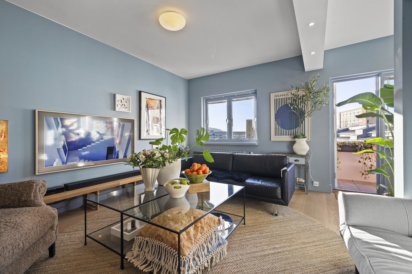 Himlingshøyde er ca. 2,65 m. i stuen. Galleribilde