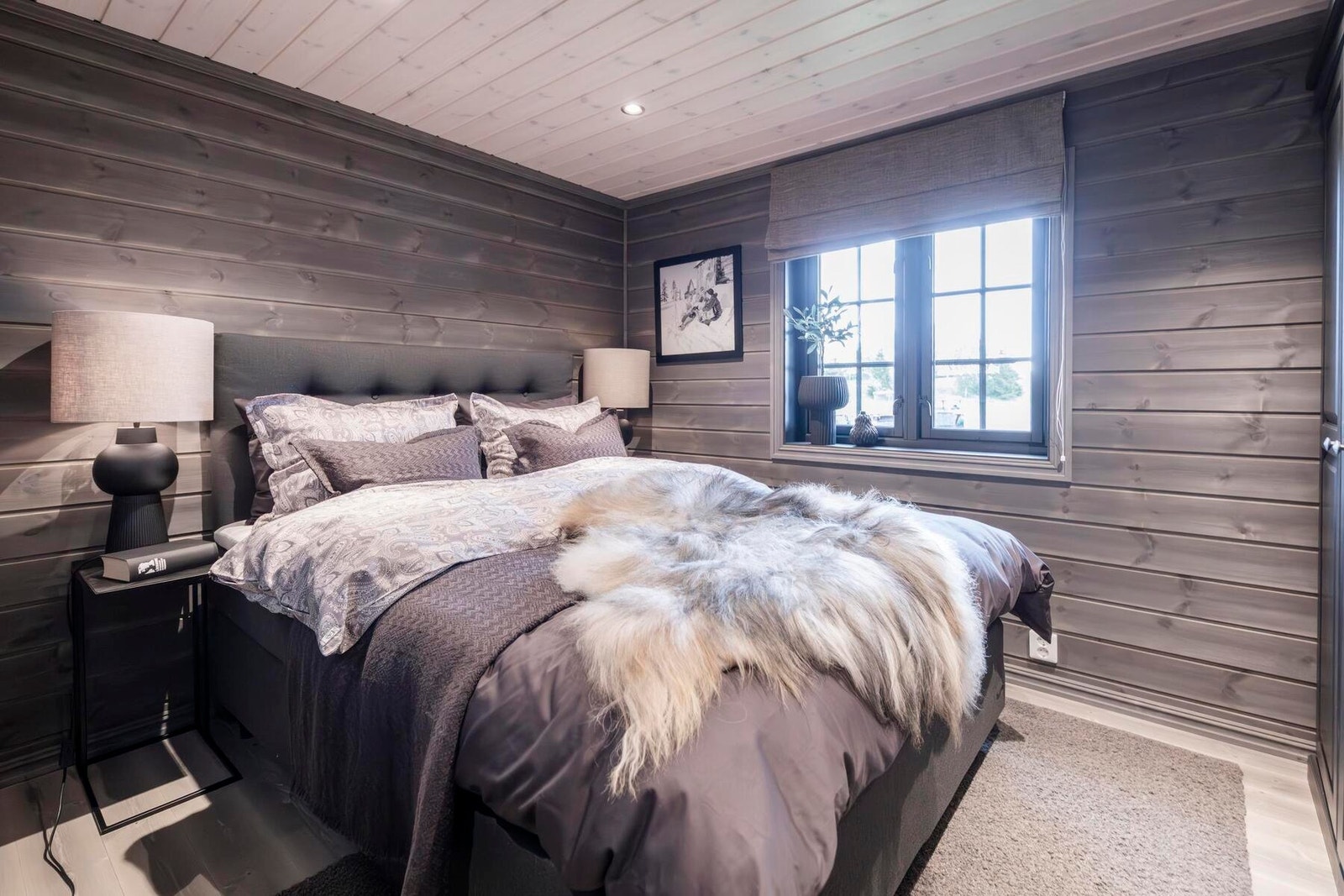 Rondablikk har 3 gode soverom på hovedplan. Foto fra visningshytte Rondablikk 100 på Hellerudsletta Galleribilde