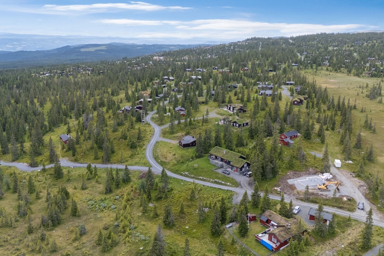 Dronefoto over tomt. Her i retning mot nord Galleribilde