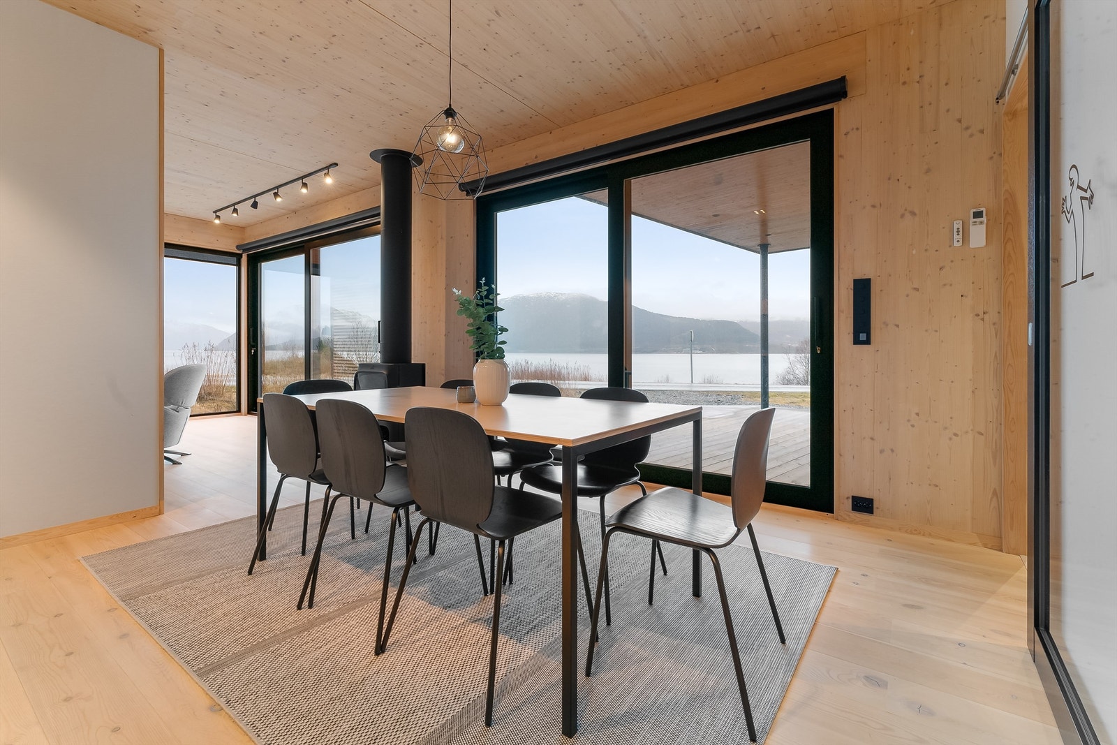 Fra spisestuen kan en nyte utsikten Galleribilde